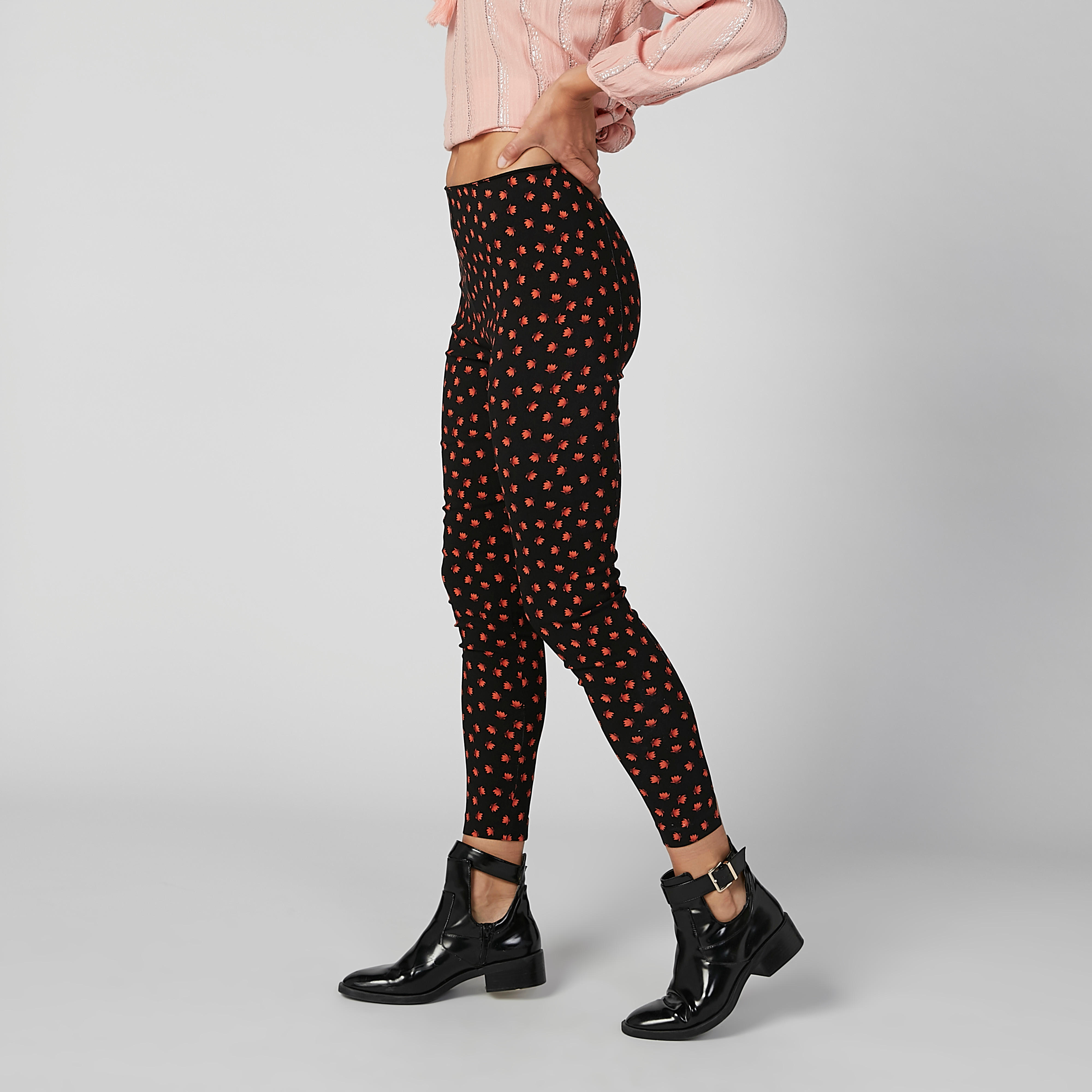 بنطال جينز ضيق بخصر مطّاطي وطبعات-women-clothing-bottoms-trousers-image-4