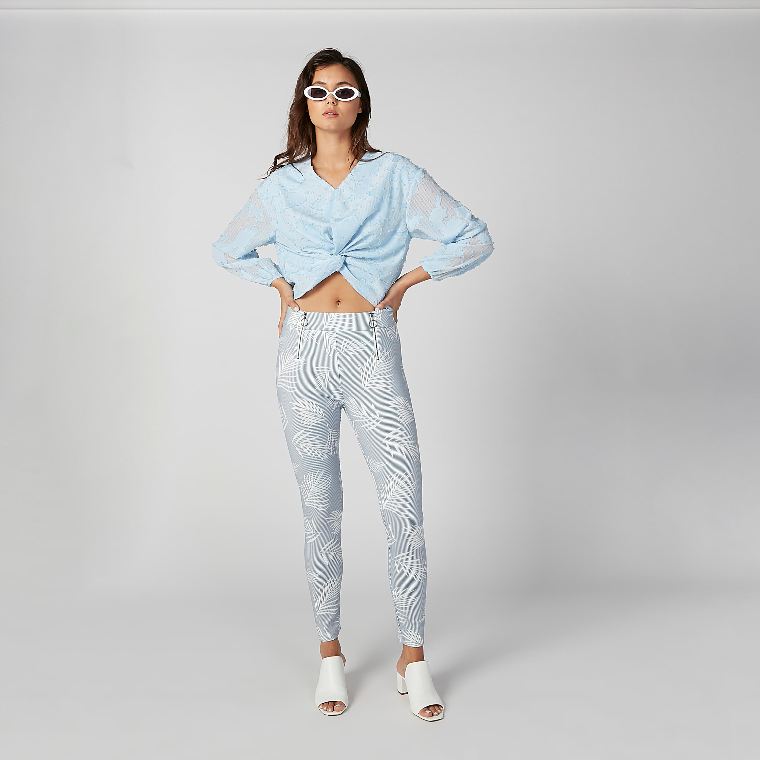 بنطال بقصّة سكيني وسحّاب وخصر متوسط الارتفاع وطبعات-women-clothing-bottoms-trousers-image-3