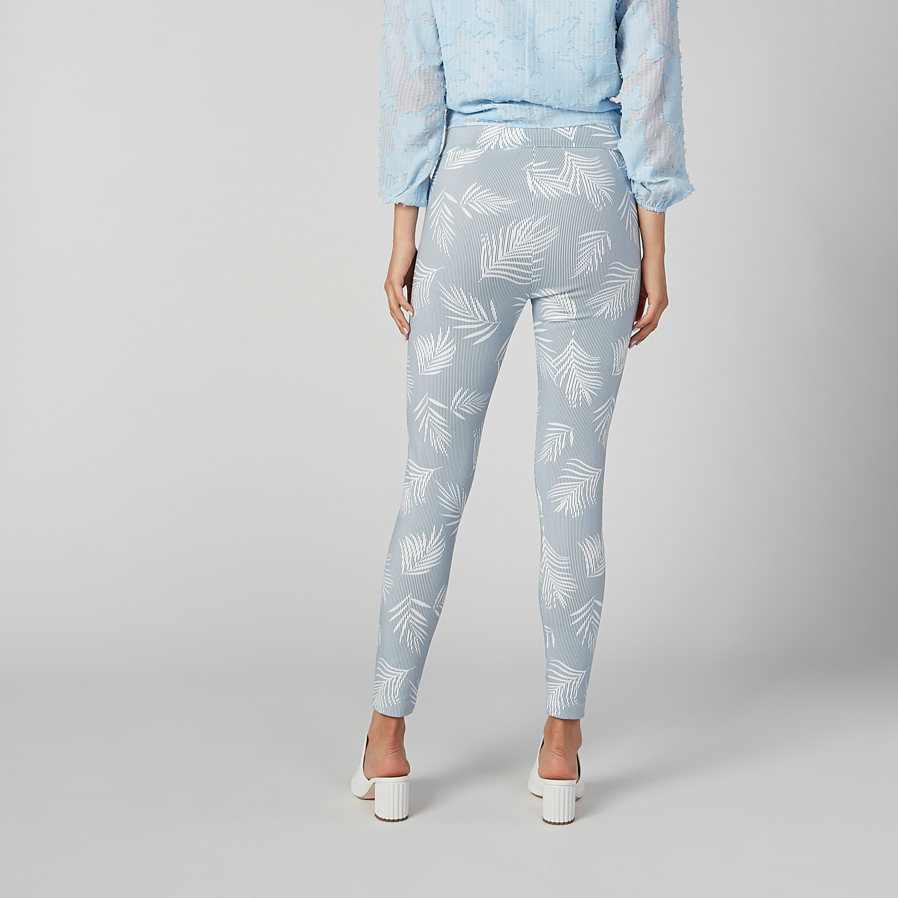 بنطال بقصّة سكيني وسحّاب وخصر متوسط الارتفاع وطبعات-women-clothing-bottoms-trousers-image-5