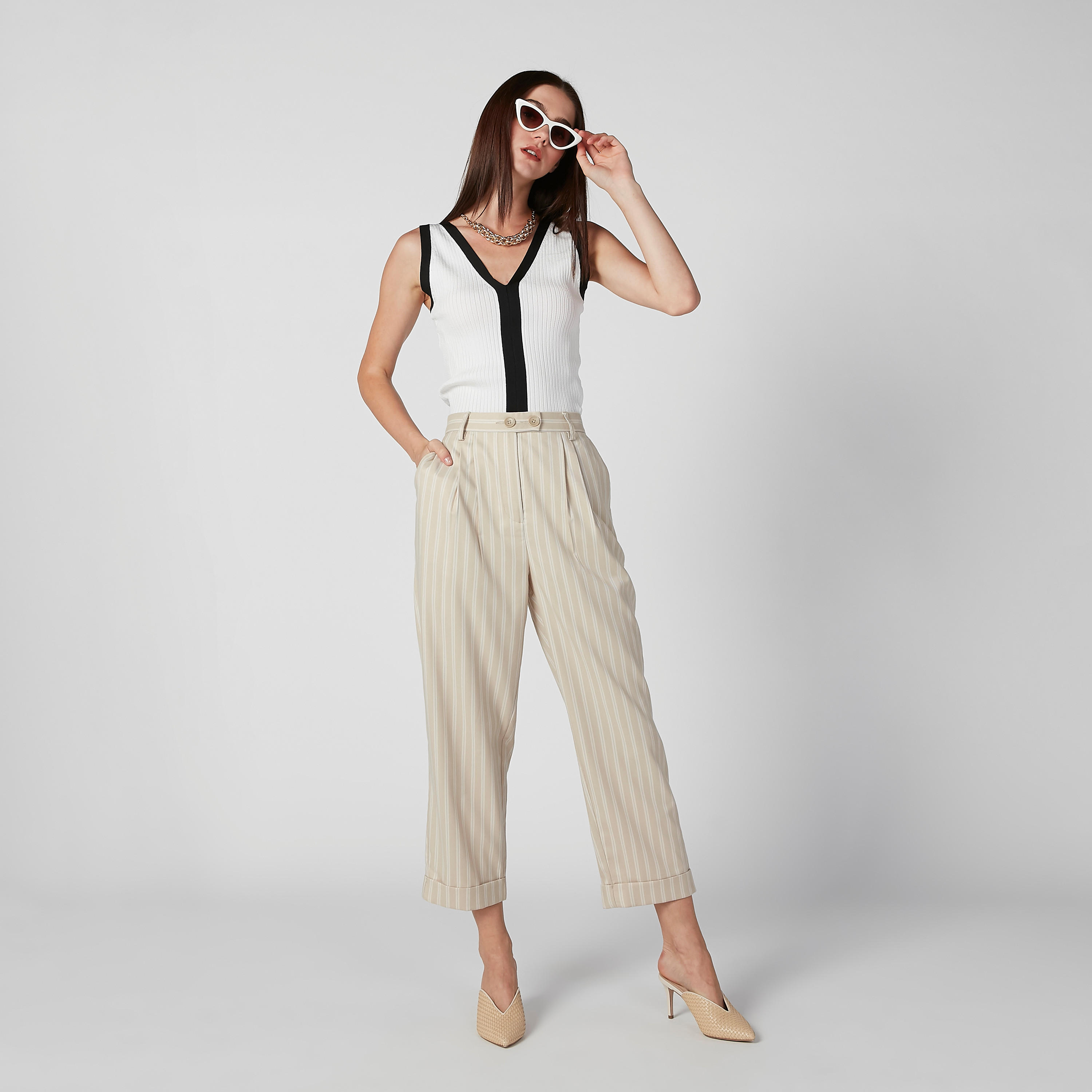 بنطال مقلّم بجيوب وعروات حزام-women-clothing-bottoms-trousers-image-2