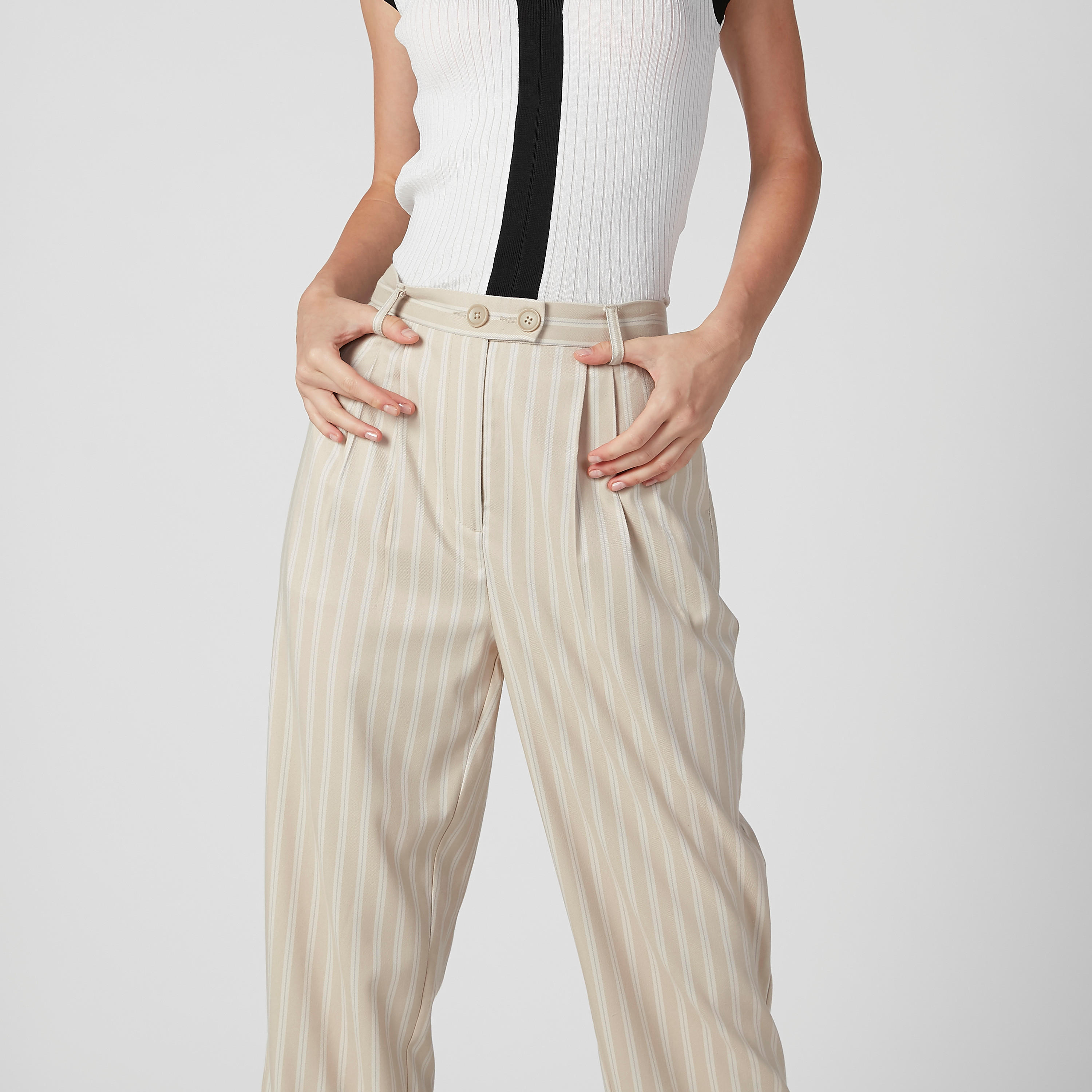 بنطال مقلّم بجيوب وعروات حزام-women-clothing-bottoms-trousers-image-5