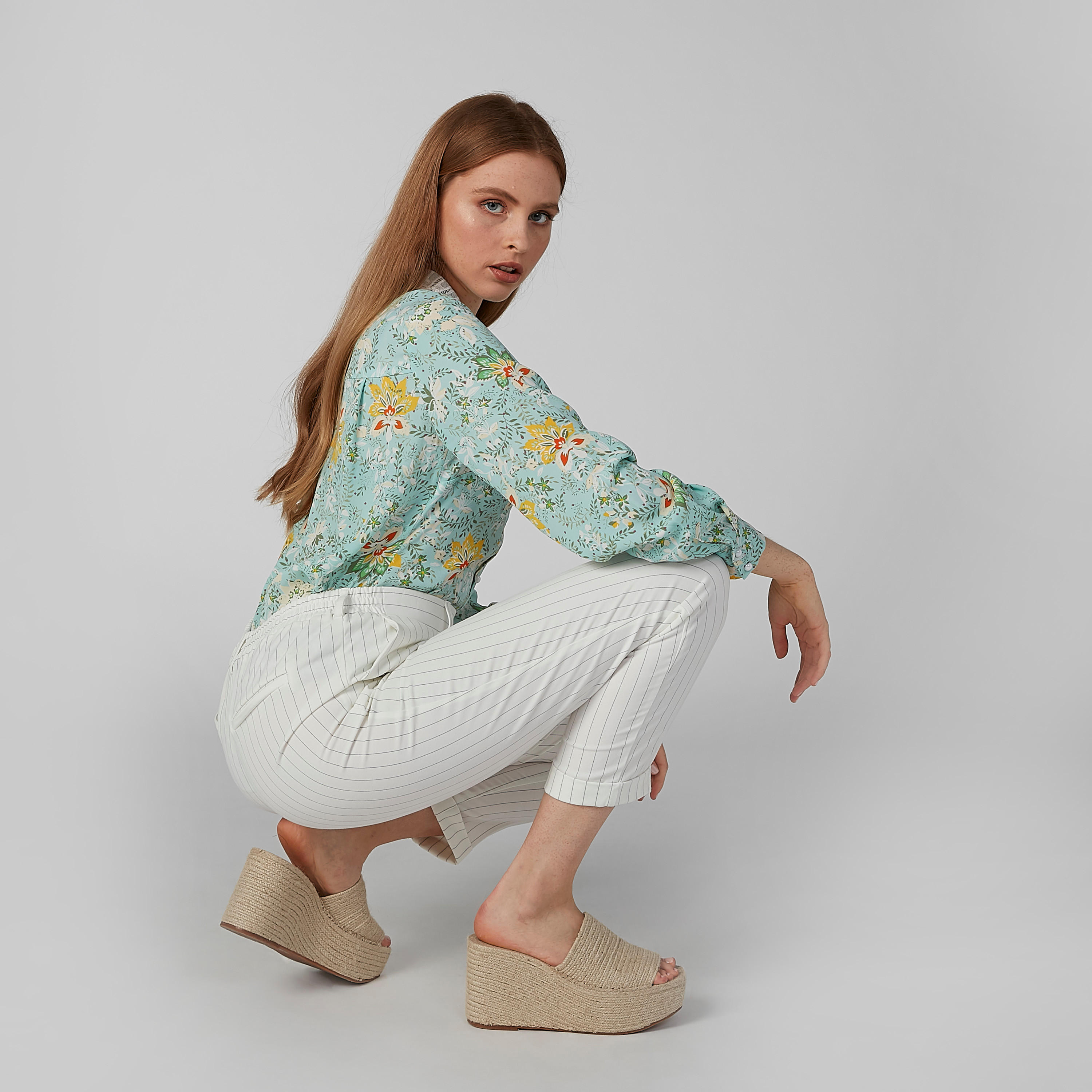 بنطال مقلّم بجيوب وعروات حزام-women-clothing-bottoms-trousers-image-2