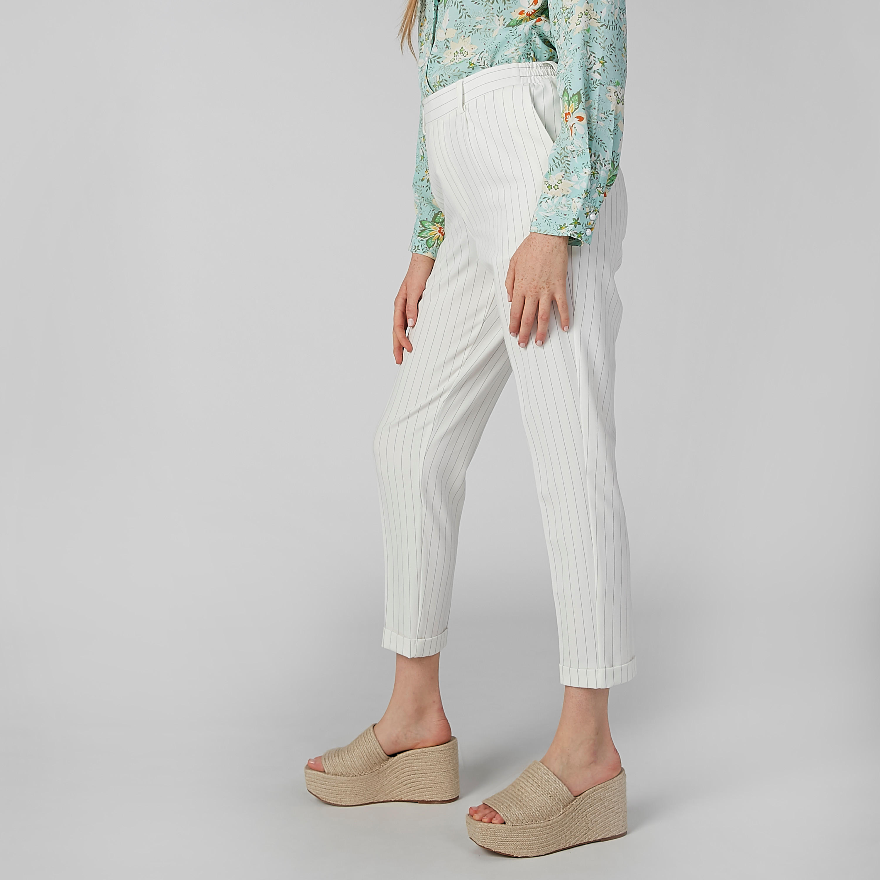 بنطال مقلّم بجيوب وعروات حزام-women-clothing-bottoms-trousers-image-3
