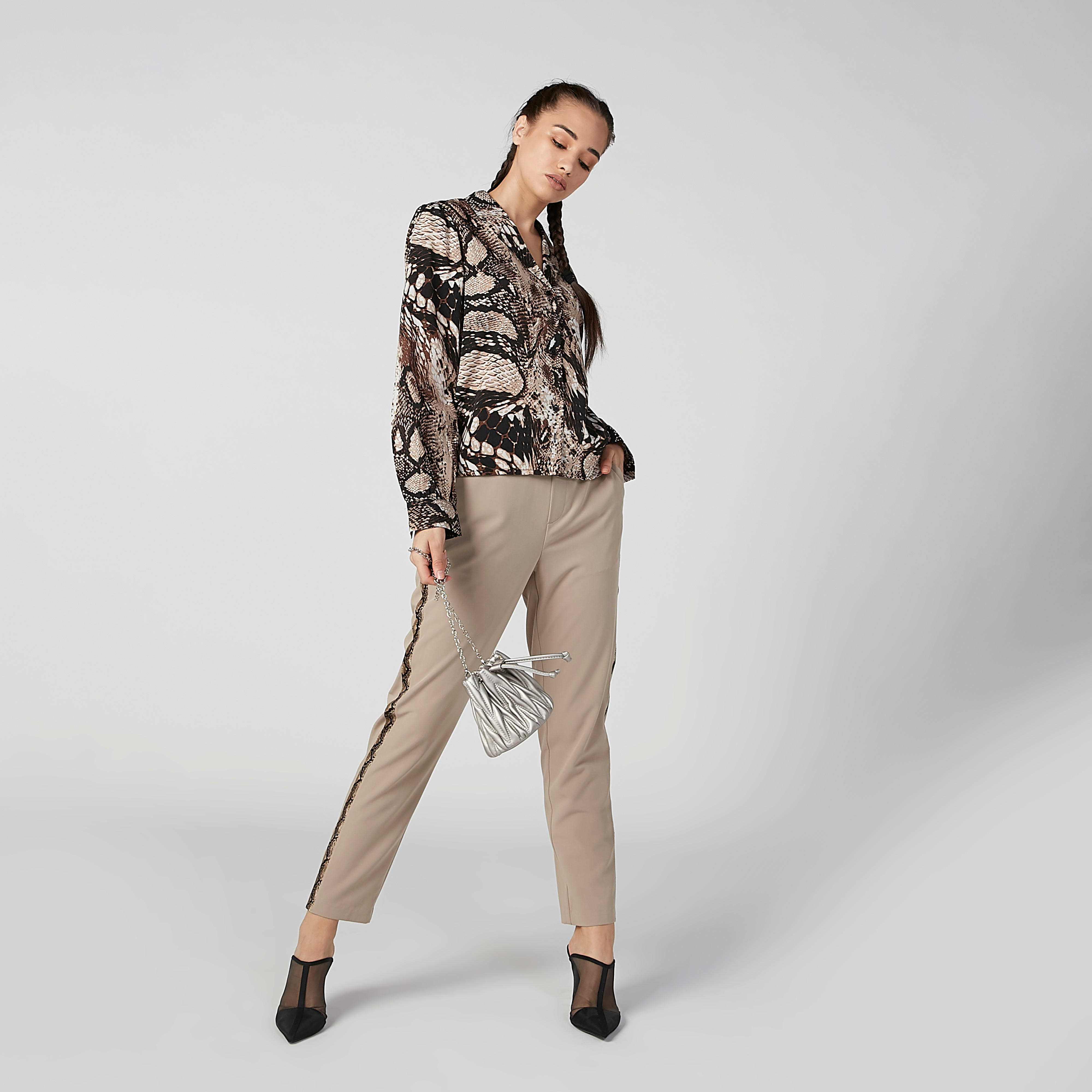 بنطال طويل بخصر متوسط الارتفاع وجيوب وشريطة-women-clothing-bottoms-trousers-image-2