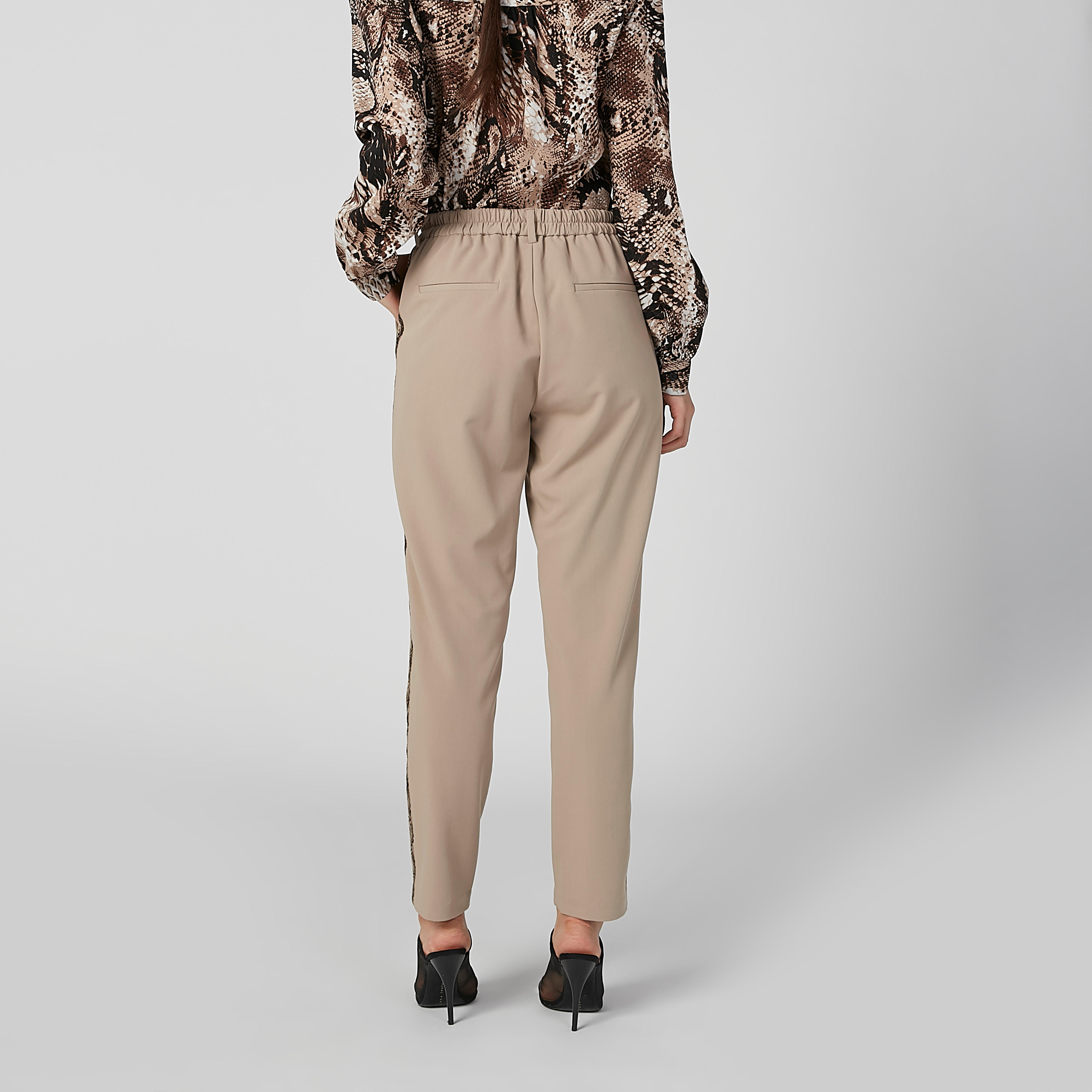 بنطال طويل بخصر متوسط الارتفاع وجيوب وشريطة-women-clothing-bottoms-trousers-image-5