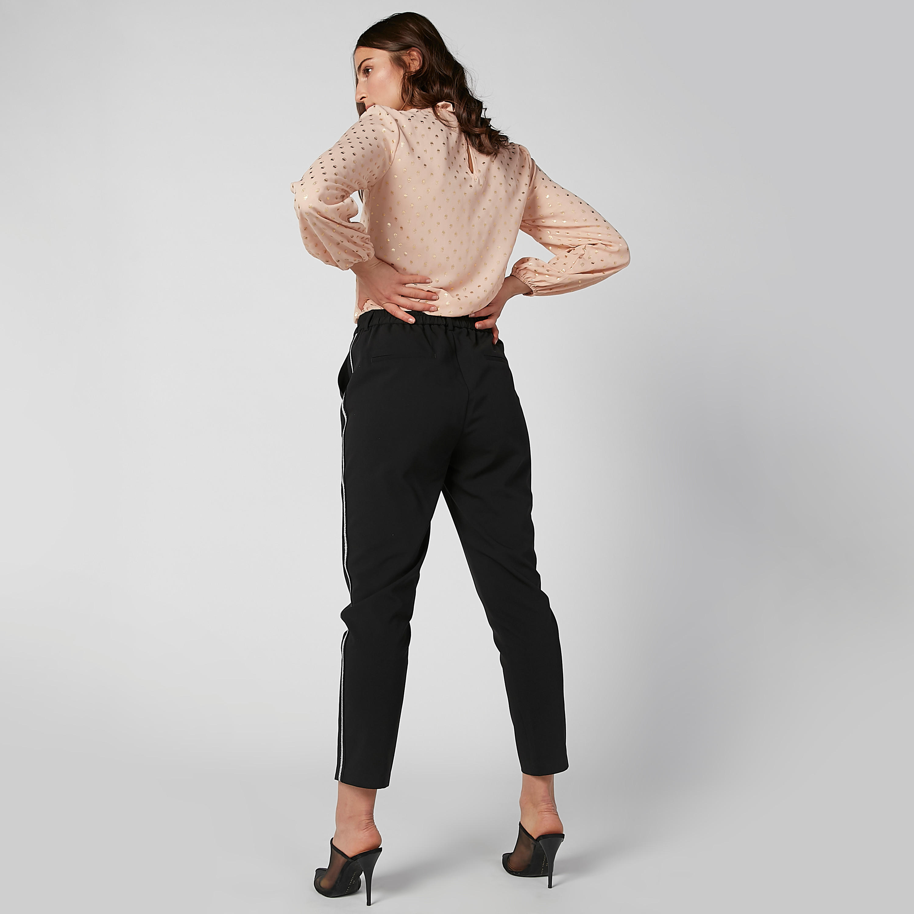 بنطال طويل بخصر متوسط الارتفاع وجيوب وشريطة-women-clothing-bottoms-trousers-image-3