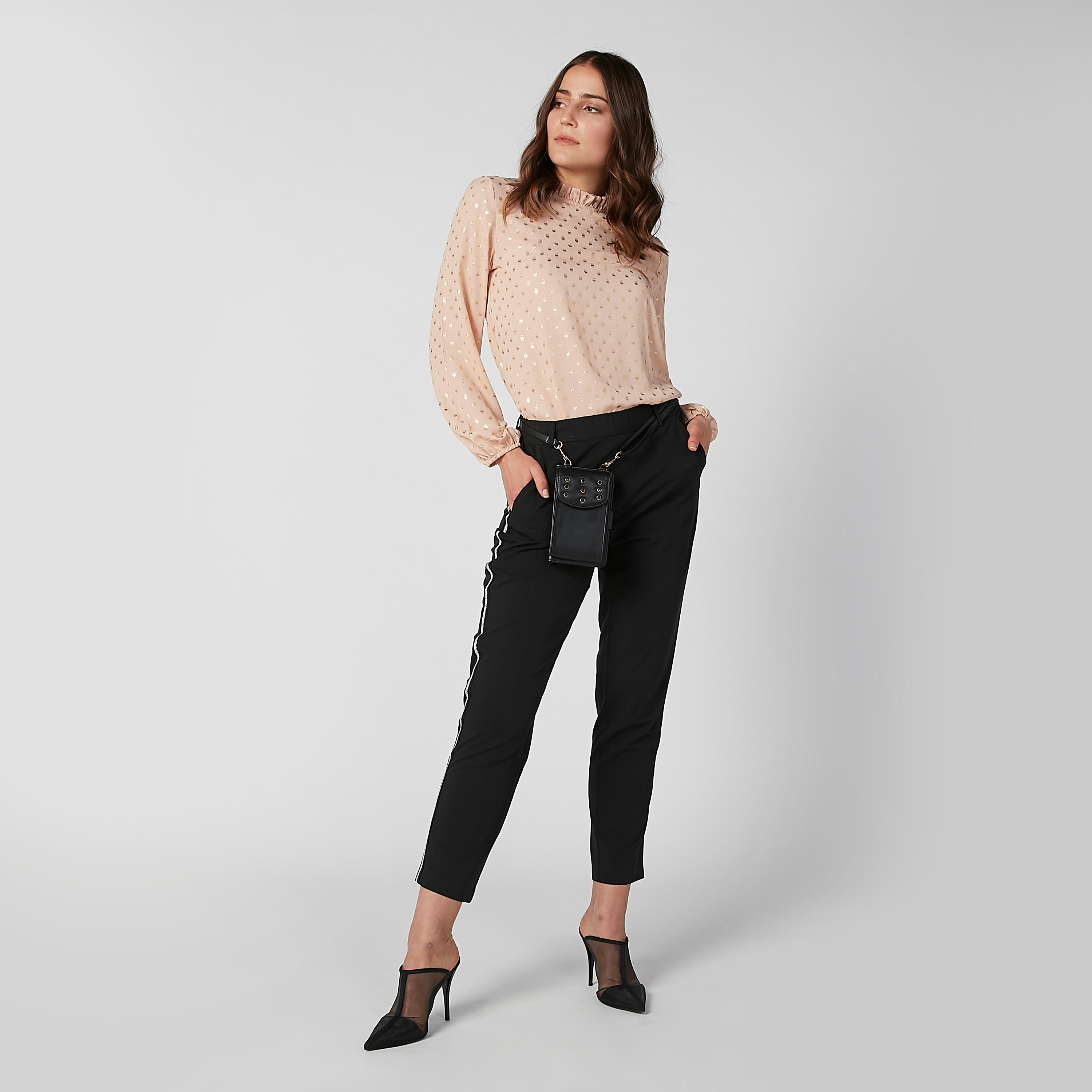 بنطال طويل بخصر متوسط الارتفاع وجيوب وشريطة-women-clothing-bottoms-trousers-image-1