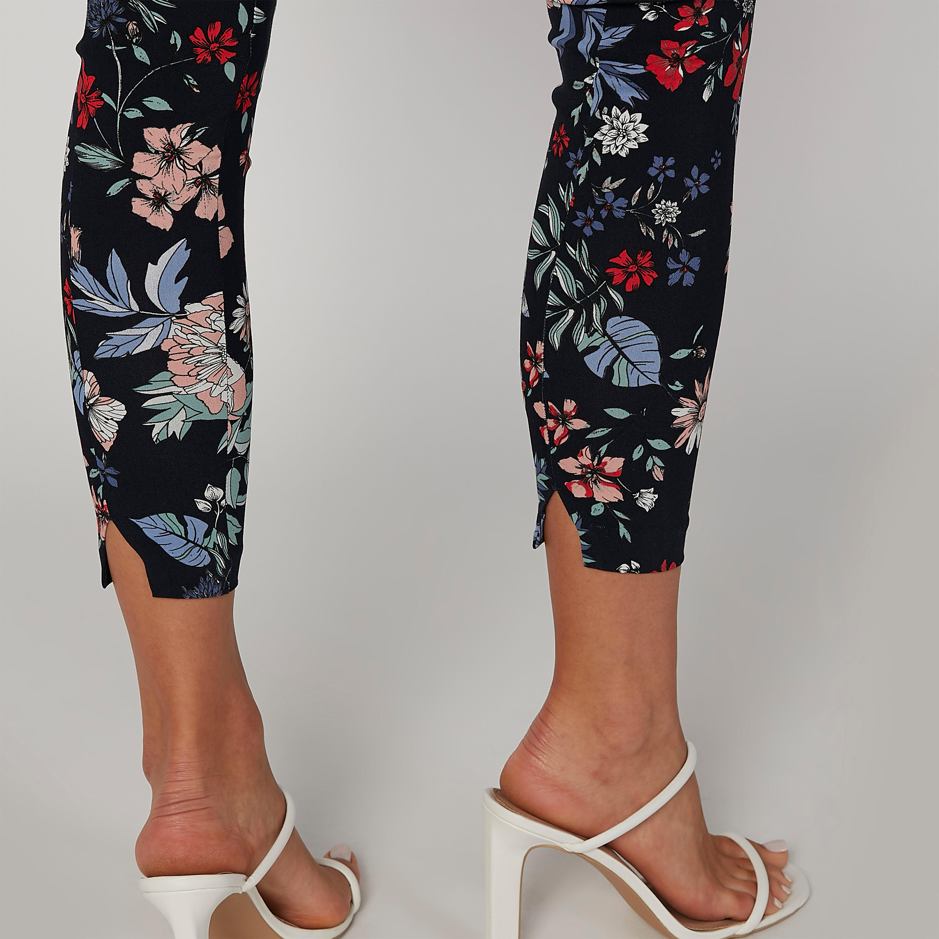بنطلون ضيّق بخصر مطّاطي وفتحة وطبعات-women-clothing-bottoms-leggings-image-5