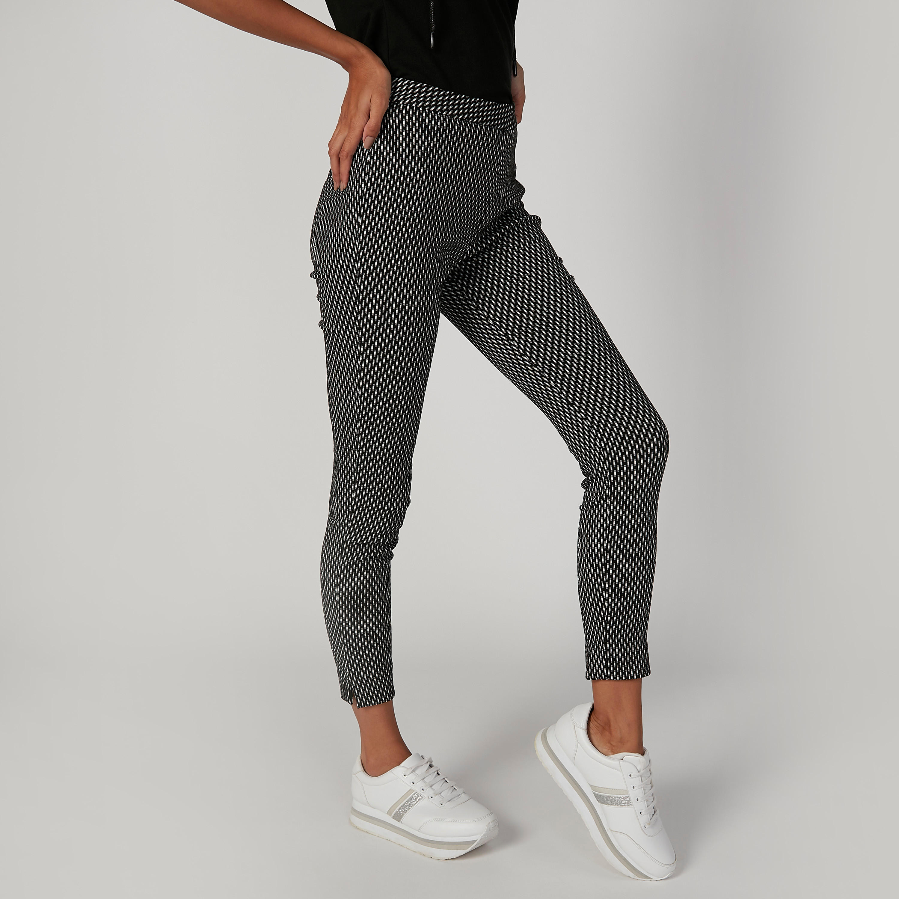 بنطلون جينز ضيّق سكيني بخصر مطّاطي وطبعات-women-clothing-bottoms-leggings-image-1