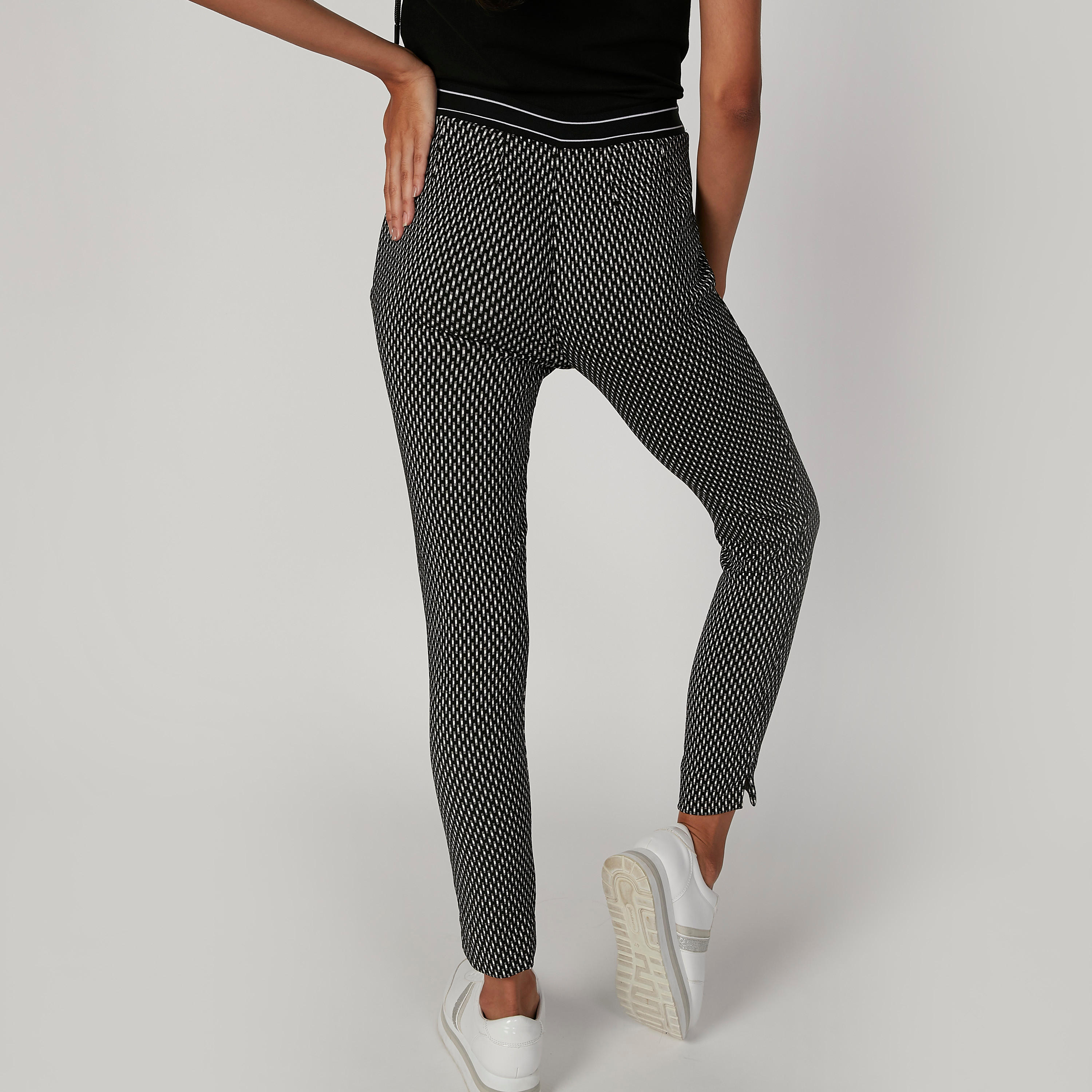 بنطلون جينز ضيّق سكيني بخصر مطّاطي وطبعات-women-clothing-bottoms-leggings-image-2