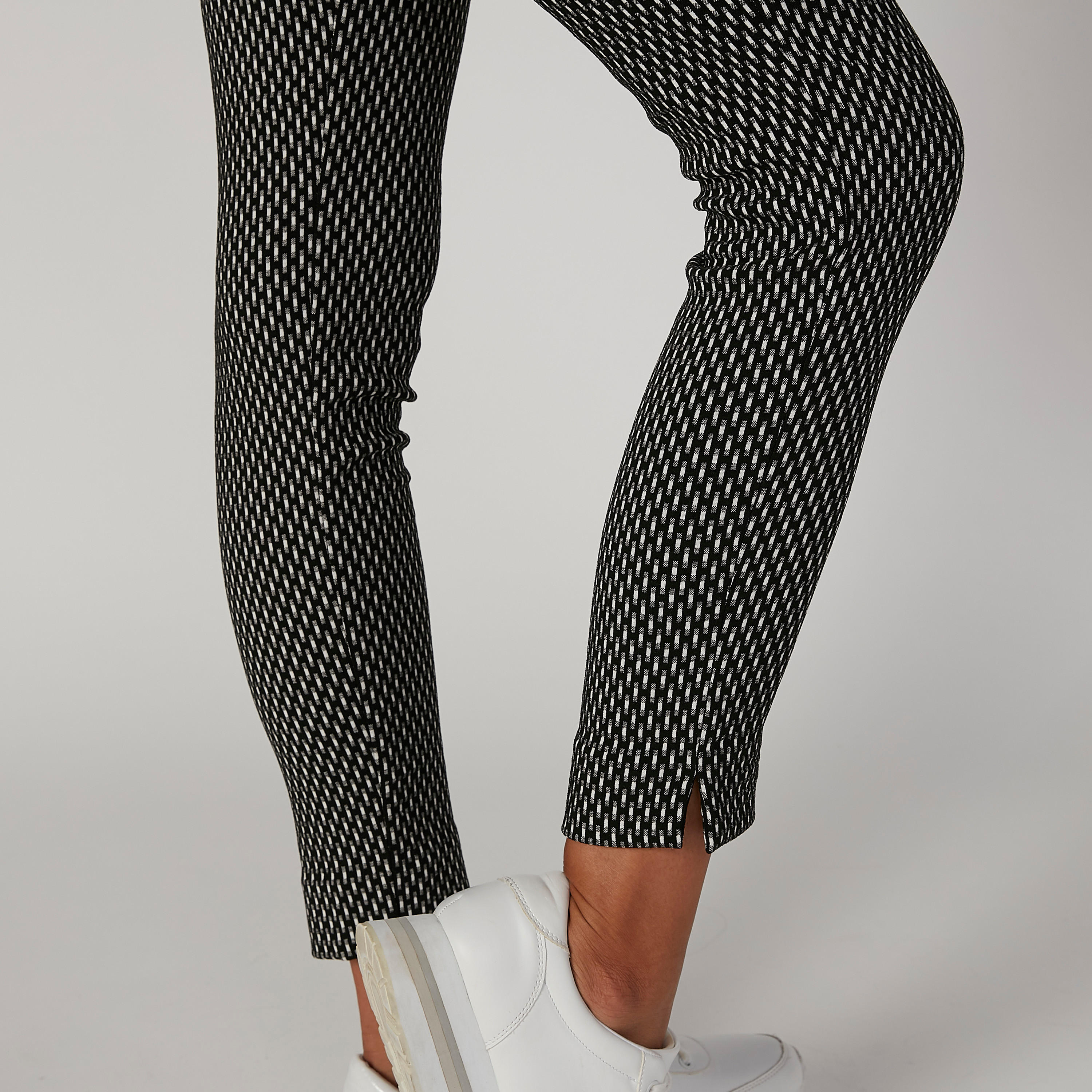 بنطلون جينز ضيّق سكيني بخصر مطّاطي وطبعات-women-clothing-bottoms-leggings-image-5