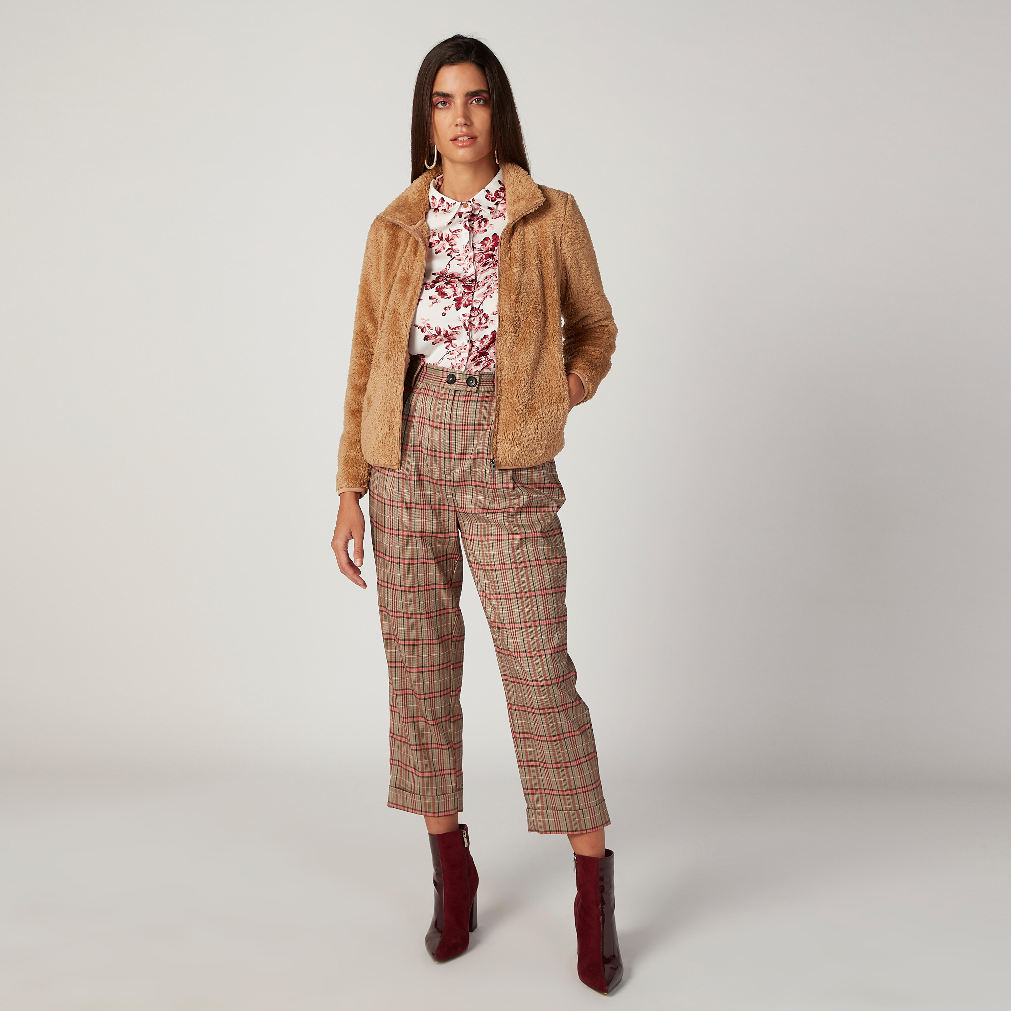 بنطلون كاروهات بخصر مطّاطي متوسّط الارتفاع وتفاصيل جيوب-women-clothing-bottoms-trousers-image-2
