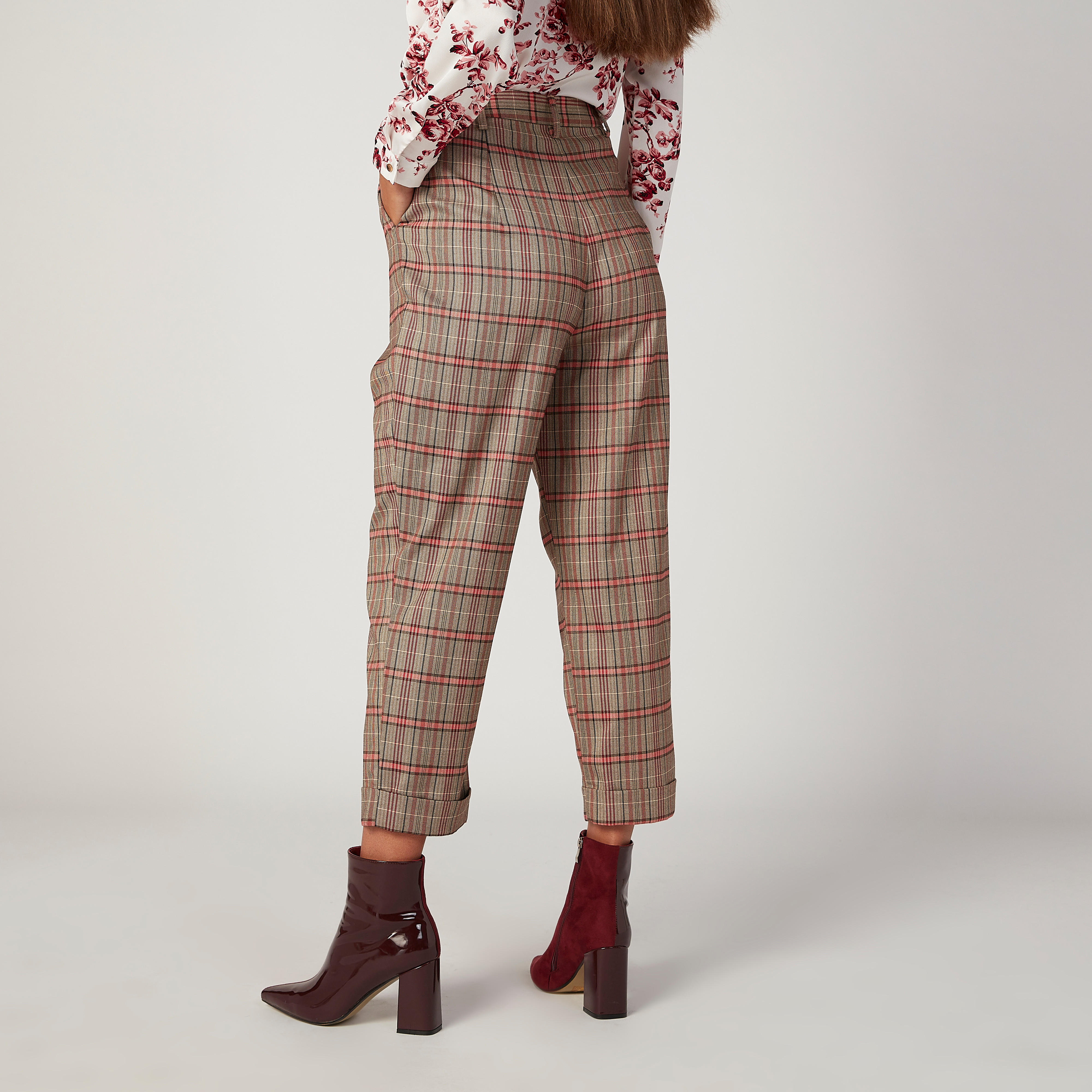 بنطلون كاروهات بخصر مطّاطي متوسّط الارتفاع وتفاصيل جيوب-women-clothing-bottoms-trousers-image-4