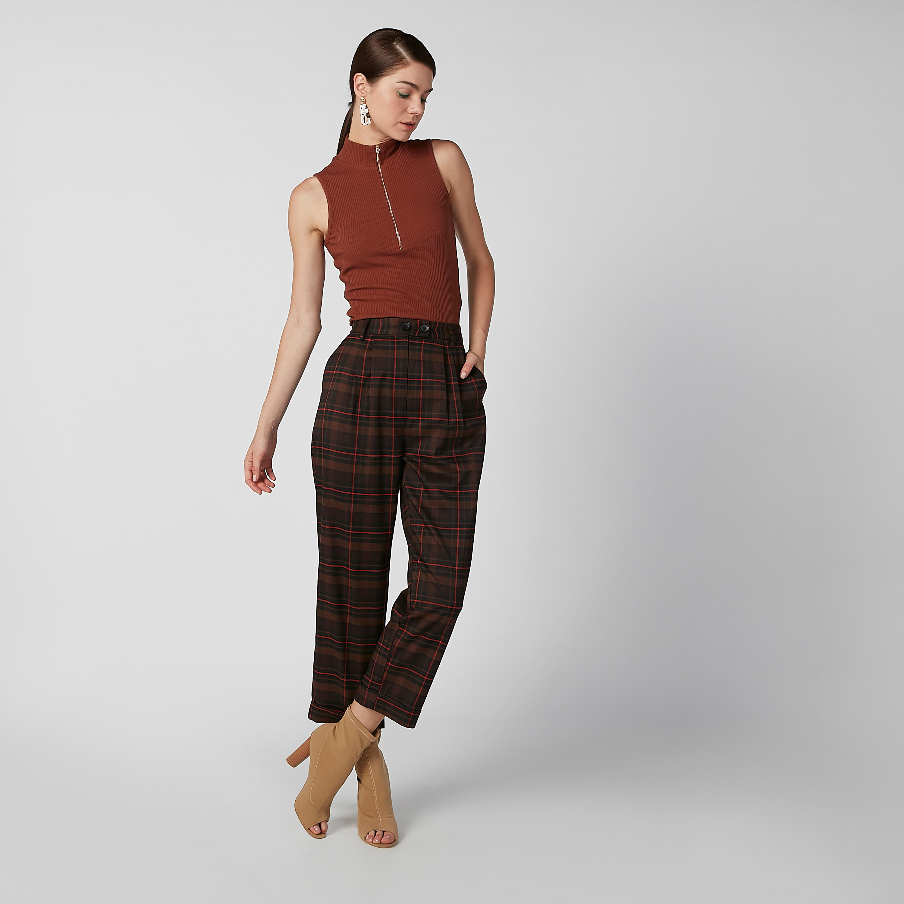 بنطلون كاروهات بخصر مطّاطي متوسط الارتفاع وجيوب-women-clothing-bottoms-trousers-image-1