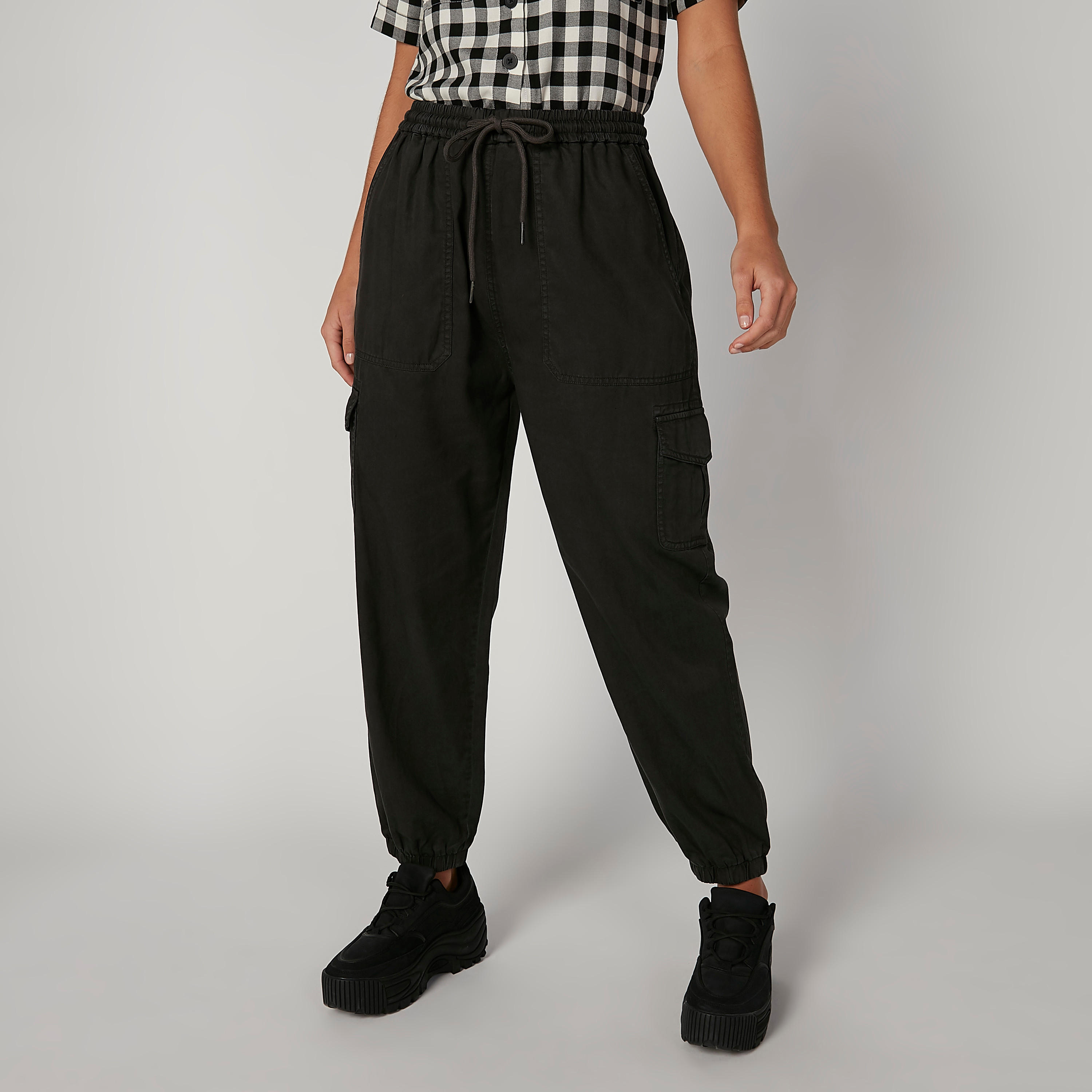 بنطلون رياضي سادة بأساور رباط إغلاق-women-clothing-bottoms-joggers-image-5