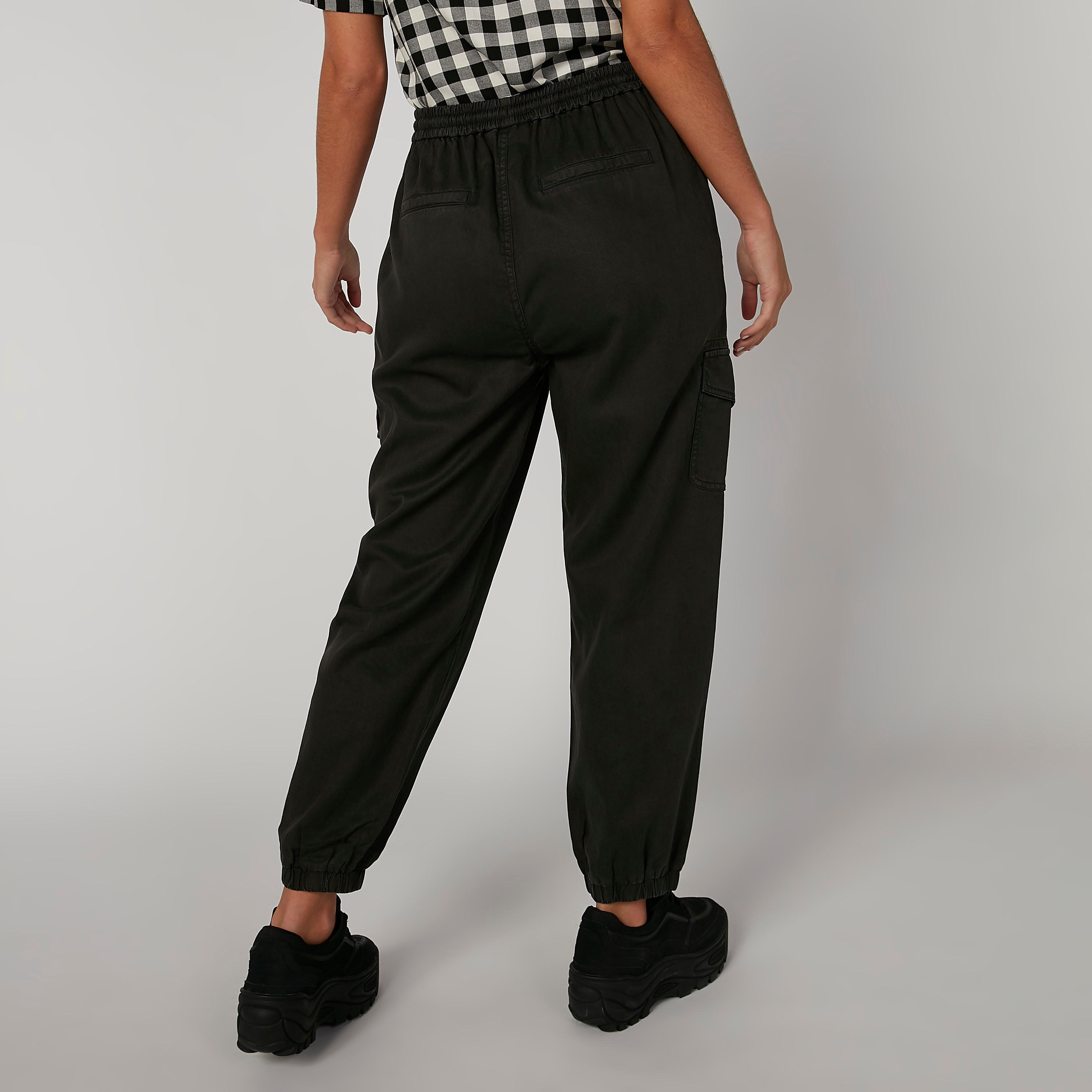 بنطلون رياضي سادة بأساور رباط إغلاق-women-clothing-bottoms-joggers-image-3