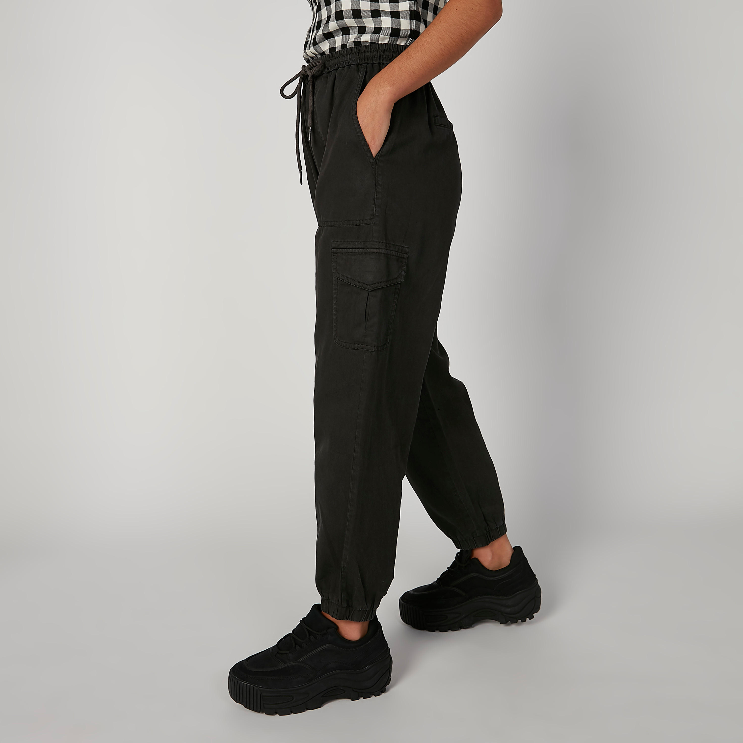 بنطلون رياضي سادة بأساور رباط إغلاق-women-clothing-bottoms-joggers-image-2
