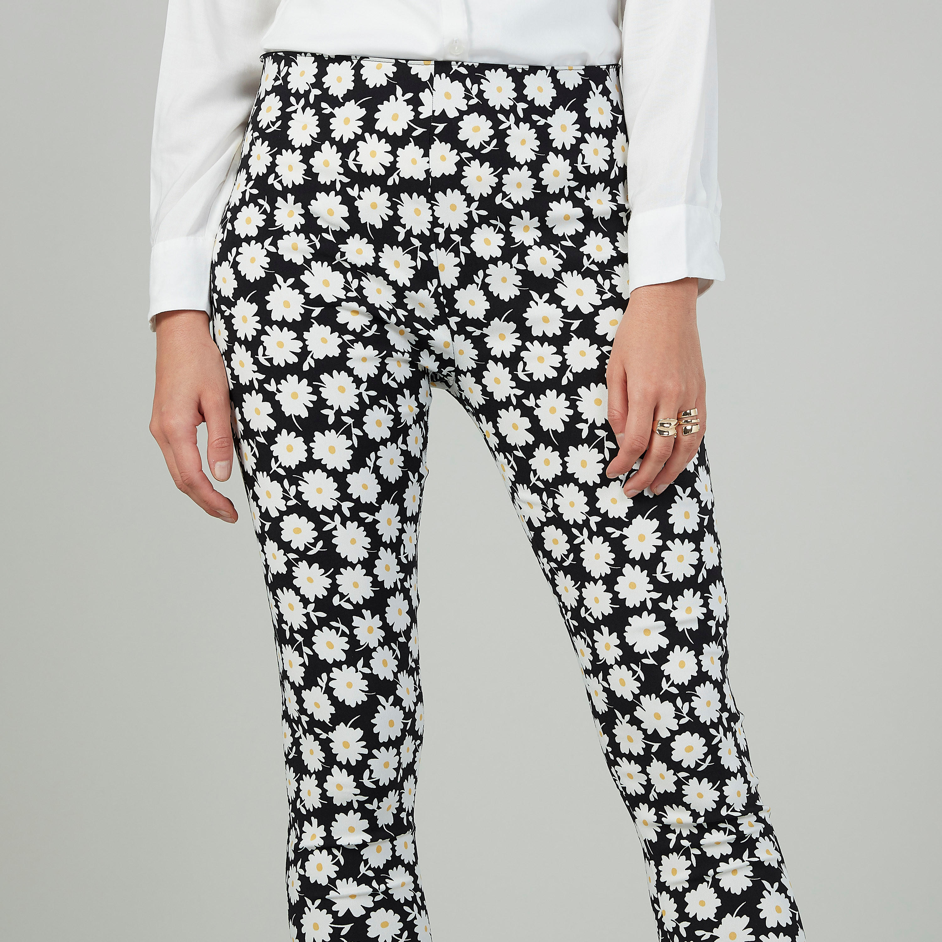 بنطلون سكيني بخصر مطّاطي متوسط الارتفاع بطبعات زهرية-women-clothing-bottoms-trousers-image-3