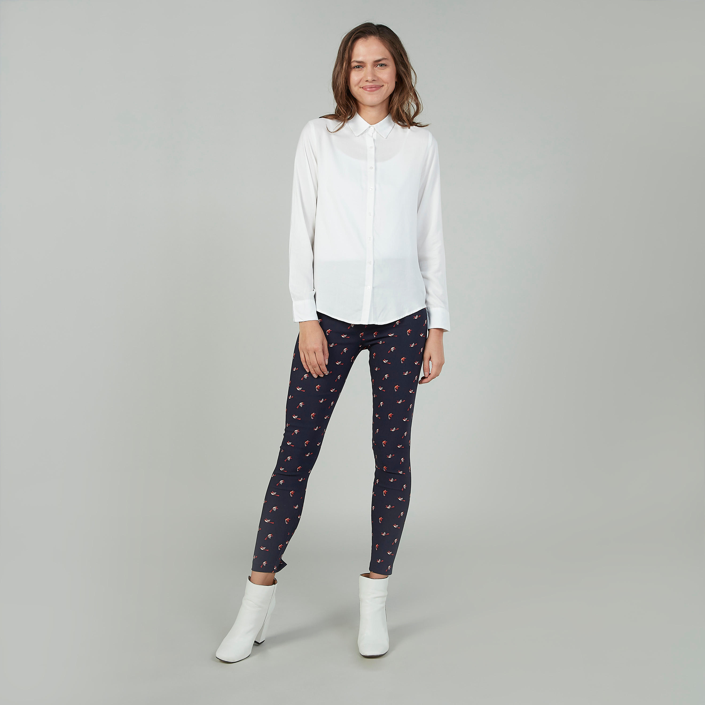 بنطلون سكيني بخصر مطّاطي متوسط الارتفاع وطبعات-women-clothing-bottoms-trousers-image-2