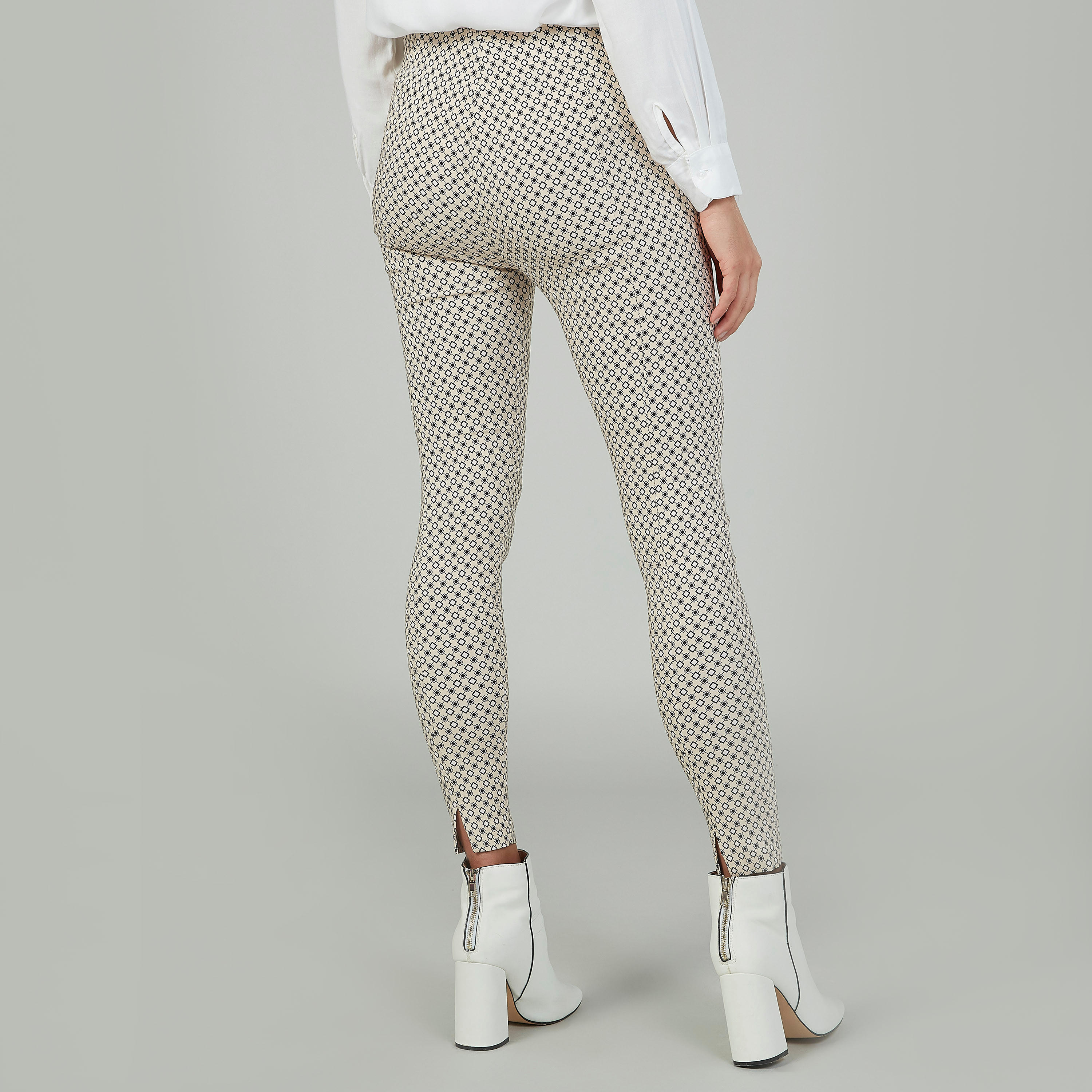 بنطلون سكيني سادة بخصر مطّاطي متوسط الارتفاع-women-clothing-bottoms-trousers-image-4