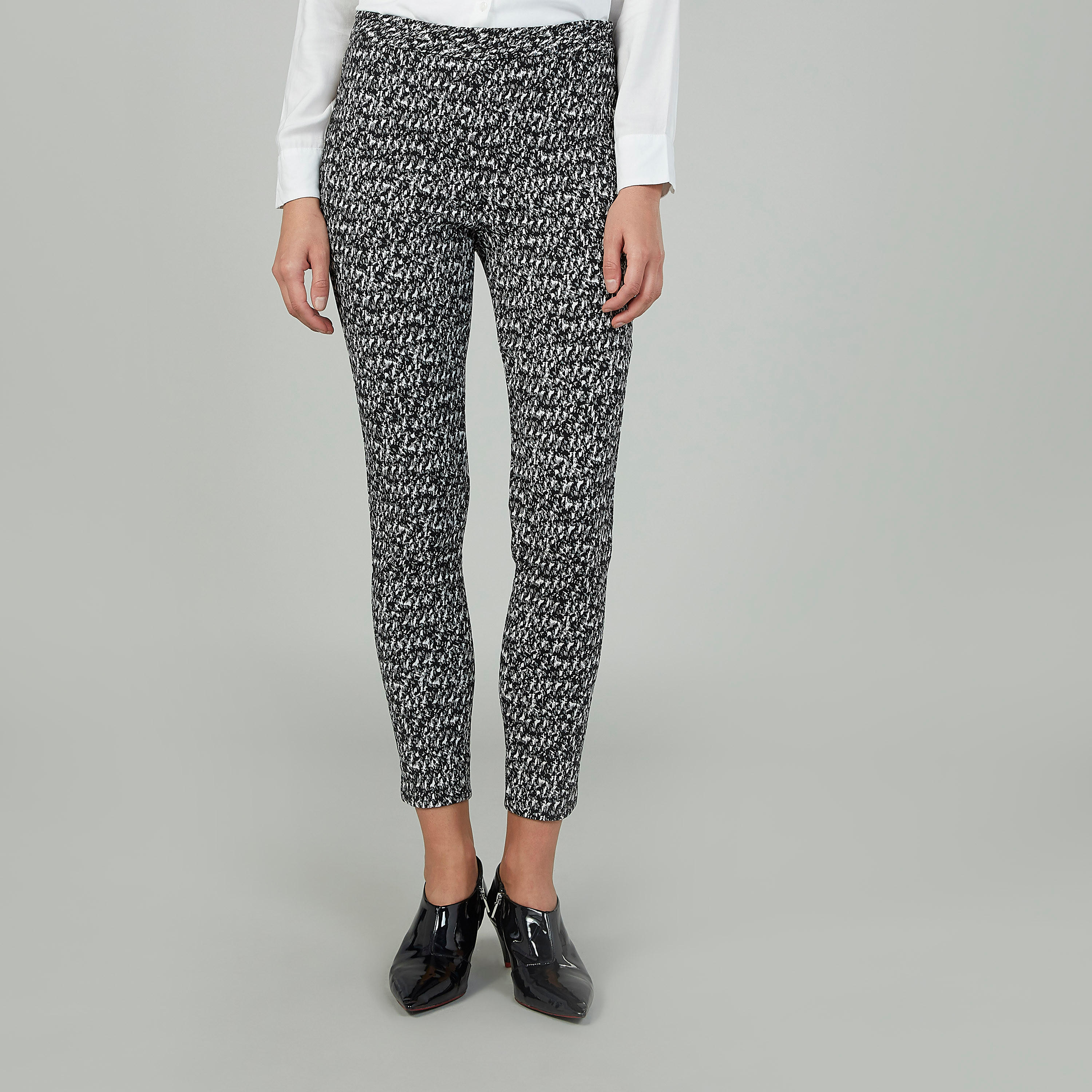 بنطلون سكيني بارز الملمس بخصر مطّاطي متوسط الارتفاع-women-clothing-bottoms-trousers-image-1