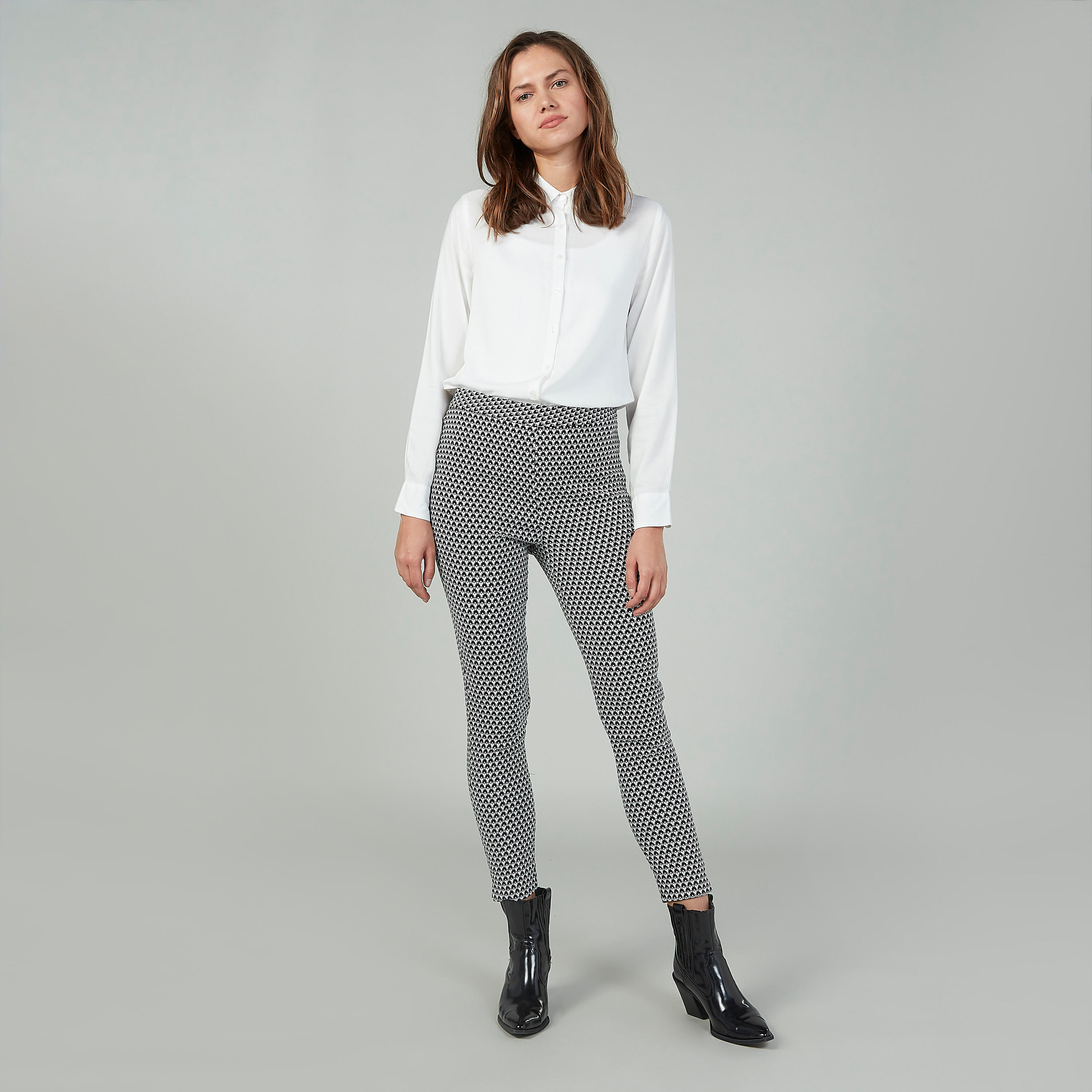 بنطلون سكيني بخصر مطّاطي متوسط الارتفاع وطبعات-women-clothing-bottoms-trousers-image-2