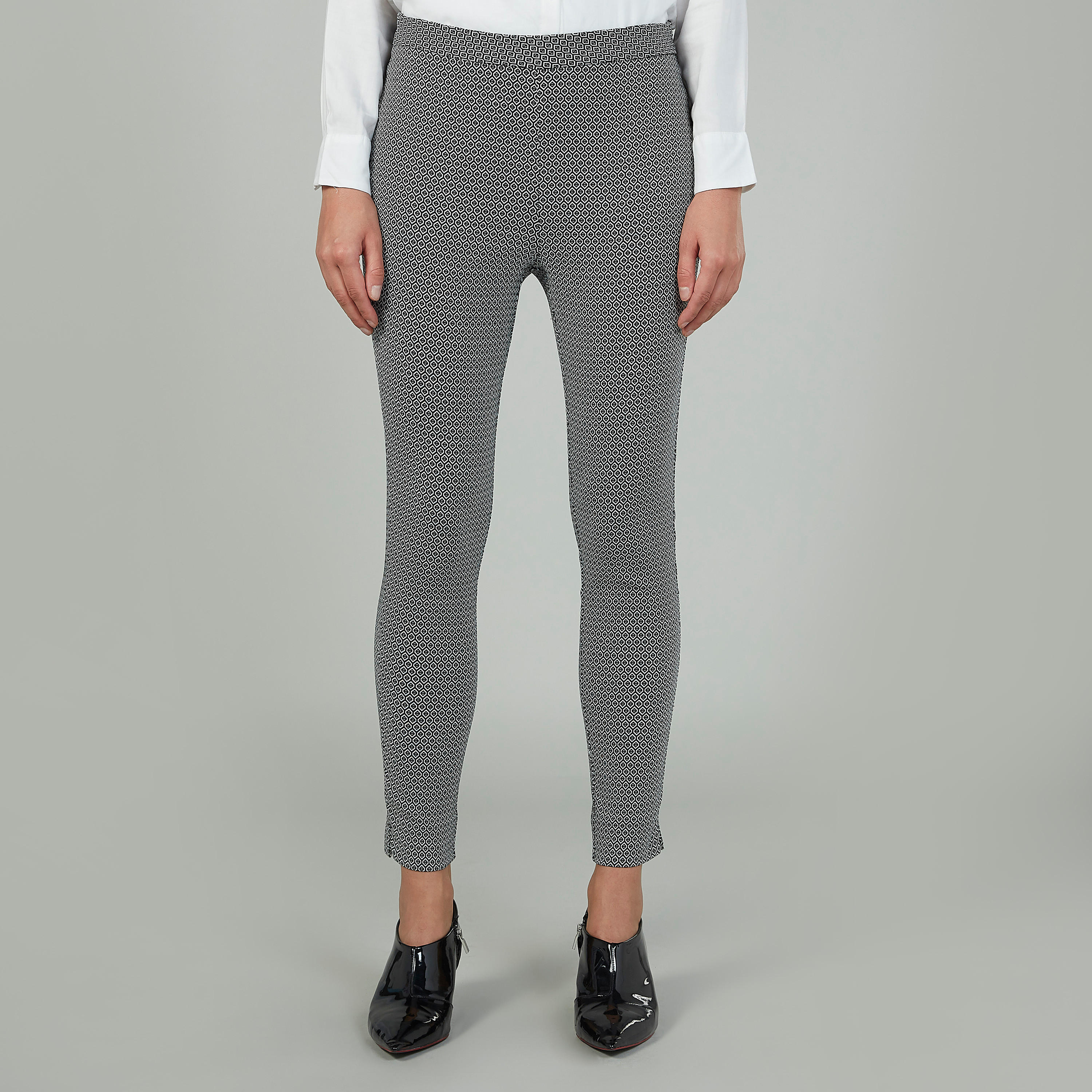 بنطلون سكيني بخصر مطّاطي متوسط الارتفاع وطبعات-women-clothing-bottoms-trousers-image-1