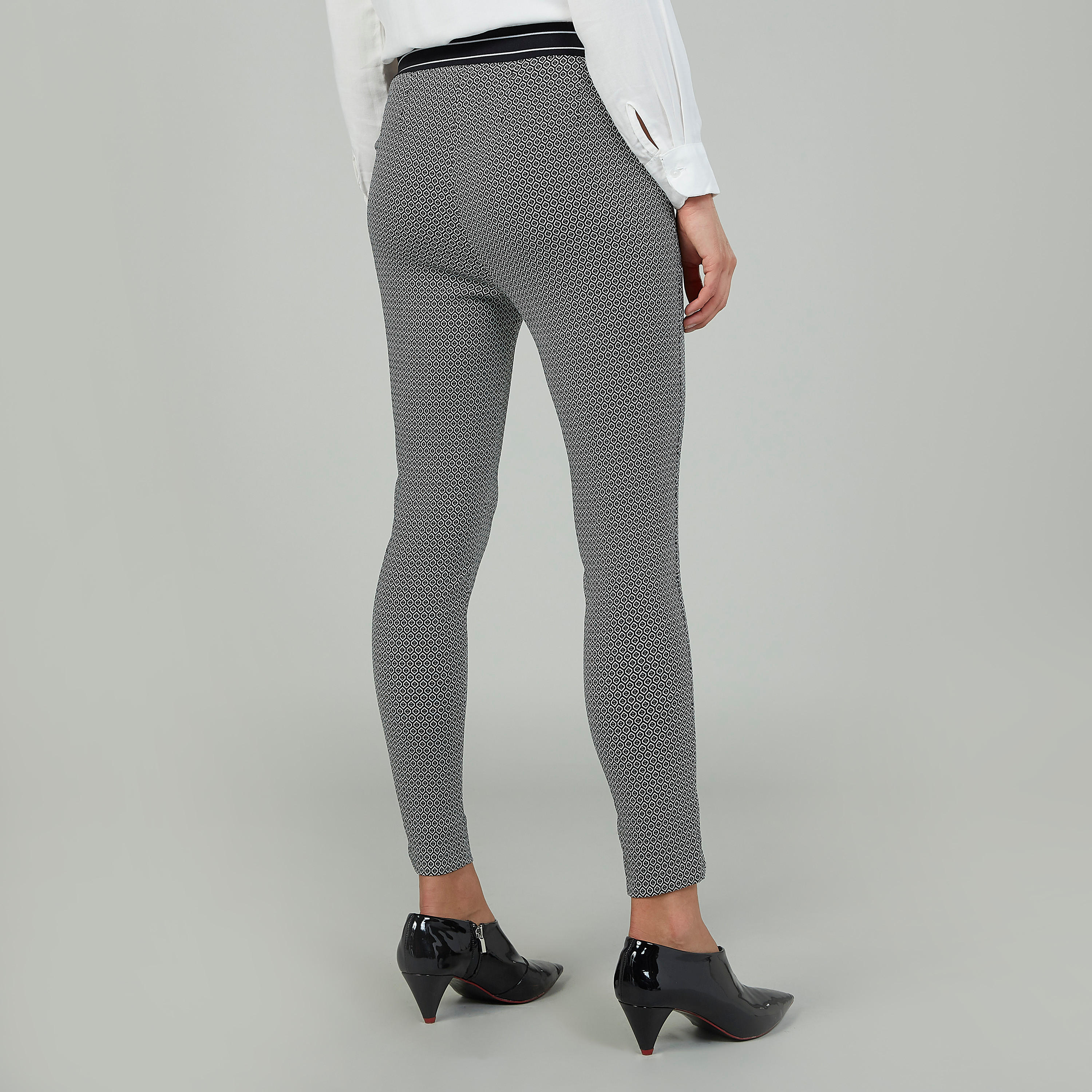 بنطلون سكيني بخصر مطّاطي متوسط الارتفاع وطبعات-women-clothing-bottoms-trousers-image-4