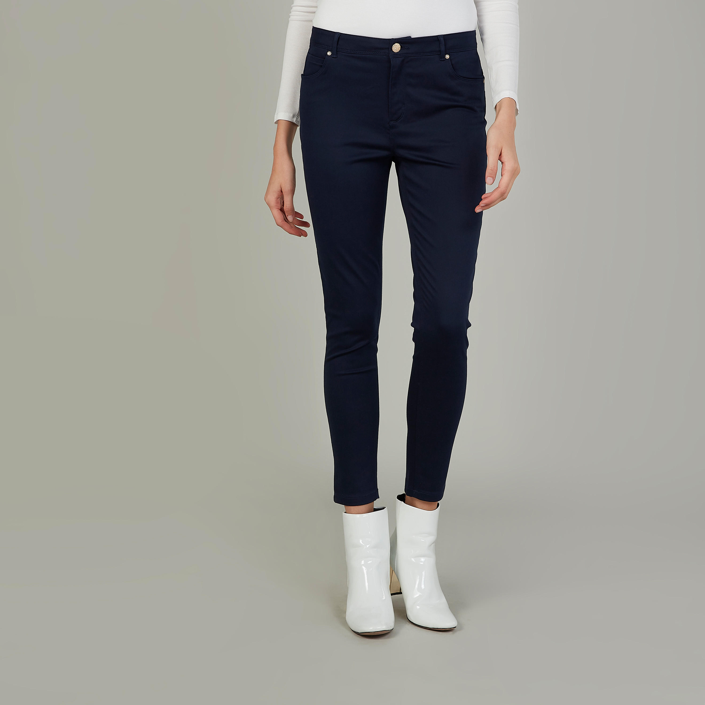 بنطلون سكيني قصير سادة  بخصر متوسط الإرتفاع  وجيوب-women-clothing-bottoms-trousers-image-1