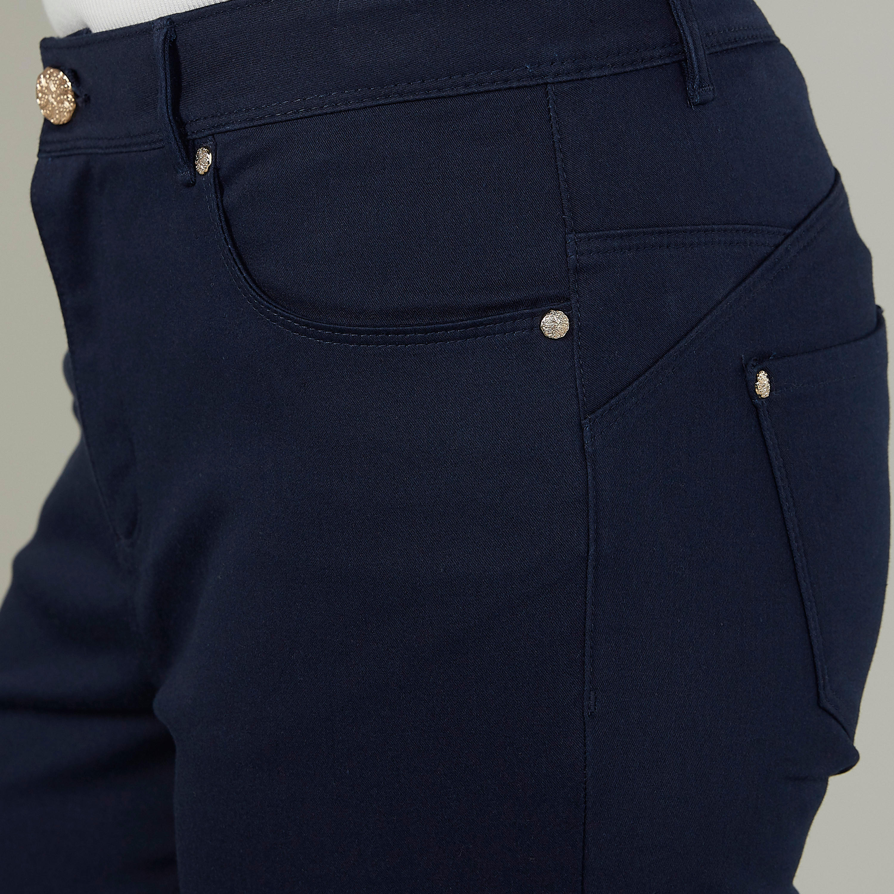 بنطلون سكيني قصير سادة  بخصر متوسط الإرتفاع  وجيوب-women-clothing-bottoms-trousers-image-3
