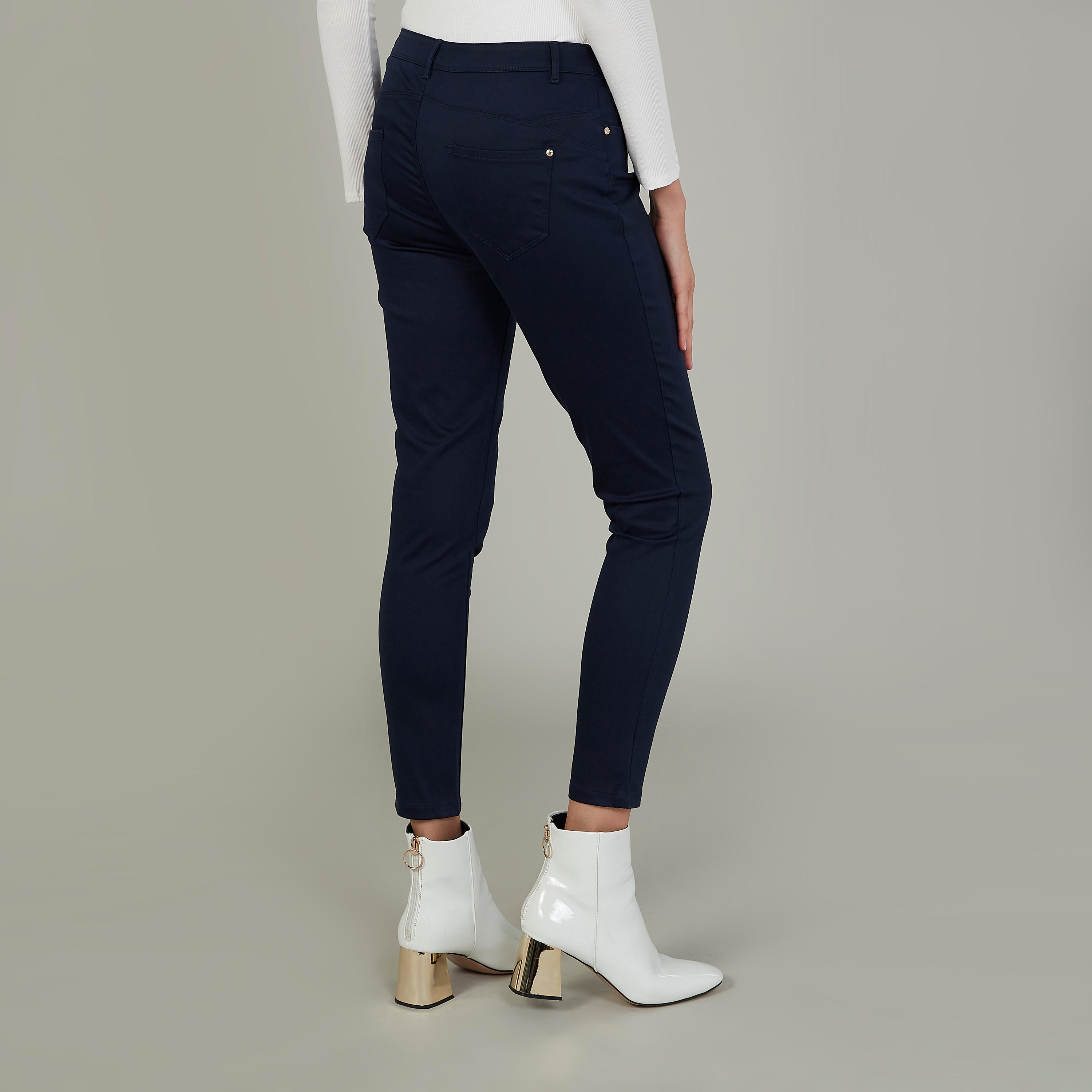 بنطلون سكيني قصير سادة  بخصر متوسط الإرتفاع  وجيوب-women-clothing-bottoms-trousers-image-4