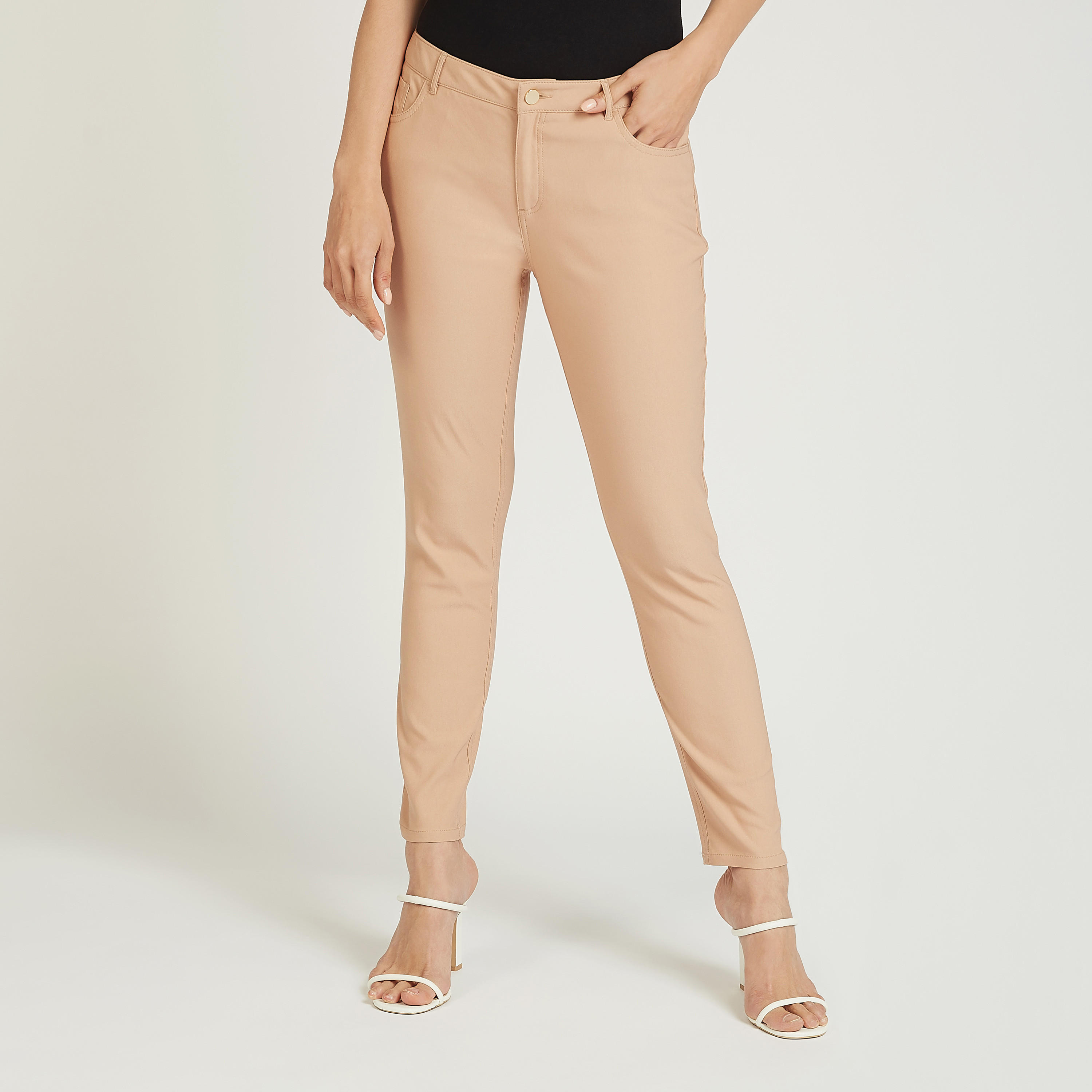 بنطلون تريقنز ميدي سليم سادة بخصر متوسط الارتفاع وعراوي وتفاصيل جيوب-women-clothing-bottoms-trousers-image-5