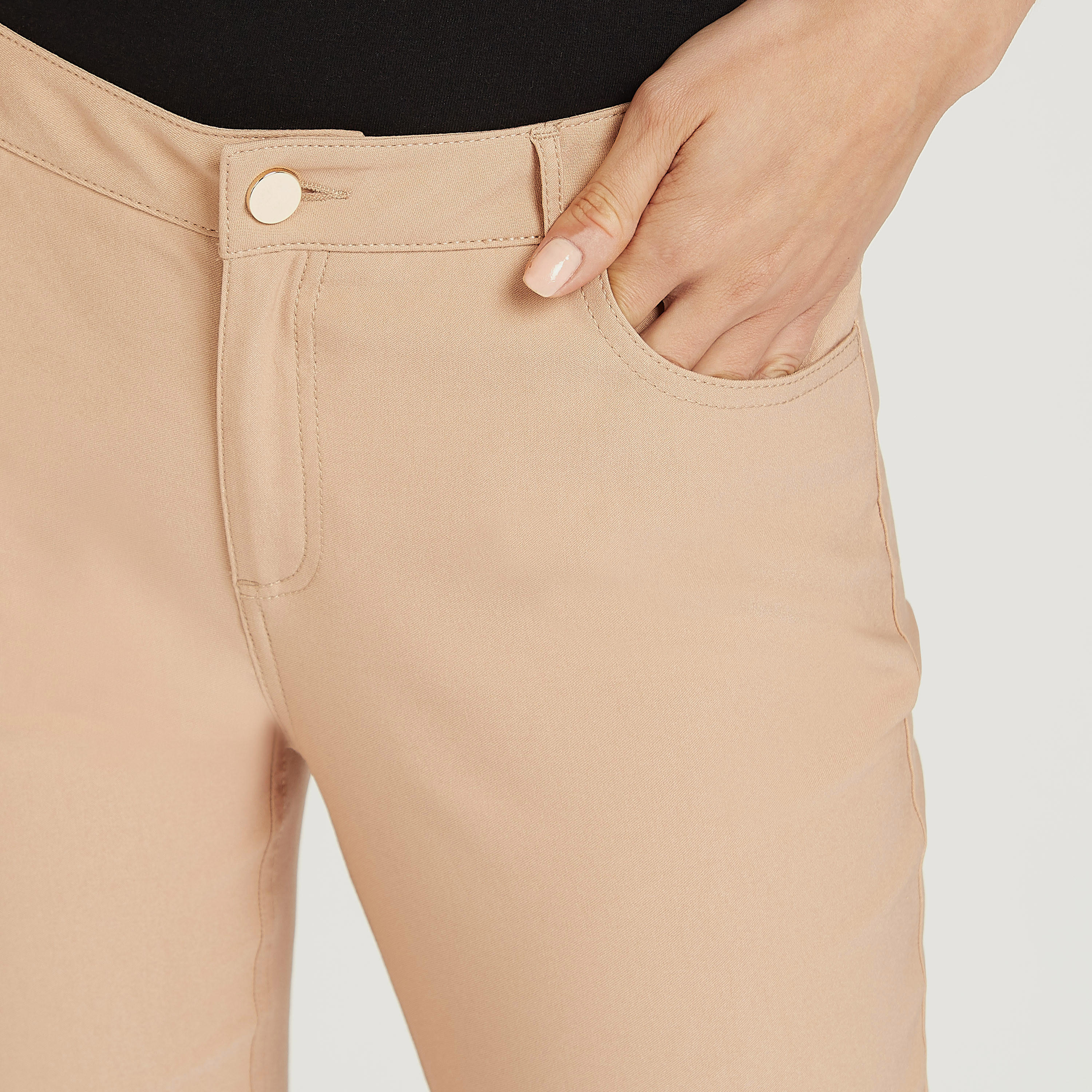 بنطلون تريقنز ميدي سليم سادة بخصر متوسط الارتفاع وعراوي وتفاصيل جيوب-women-clothing-bottoms-trousers-image-7