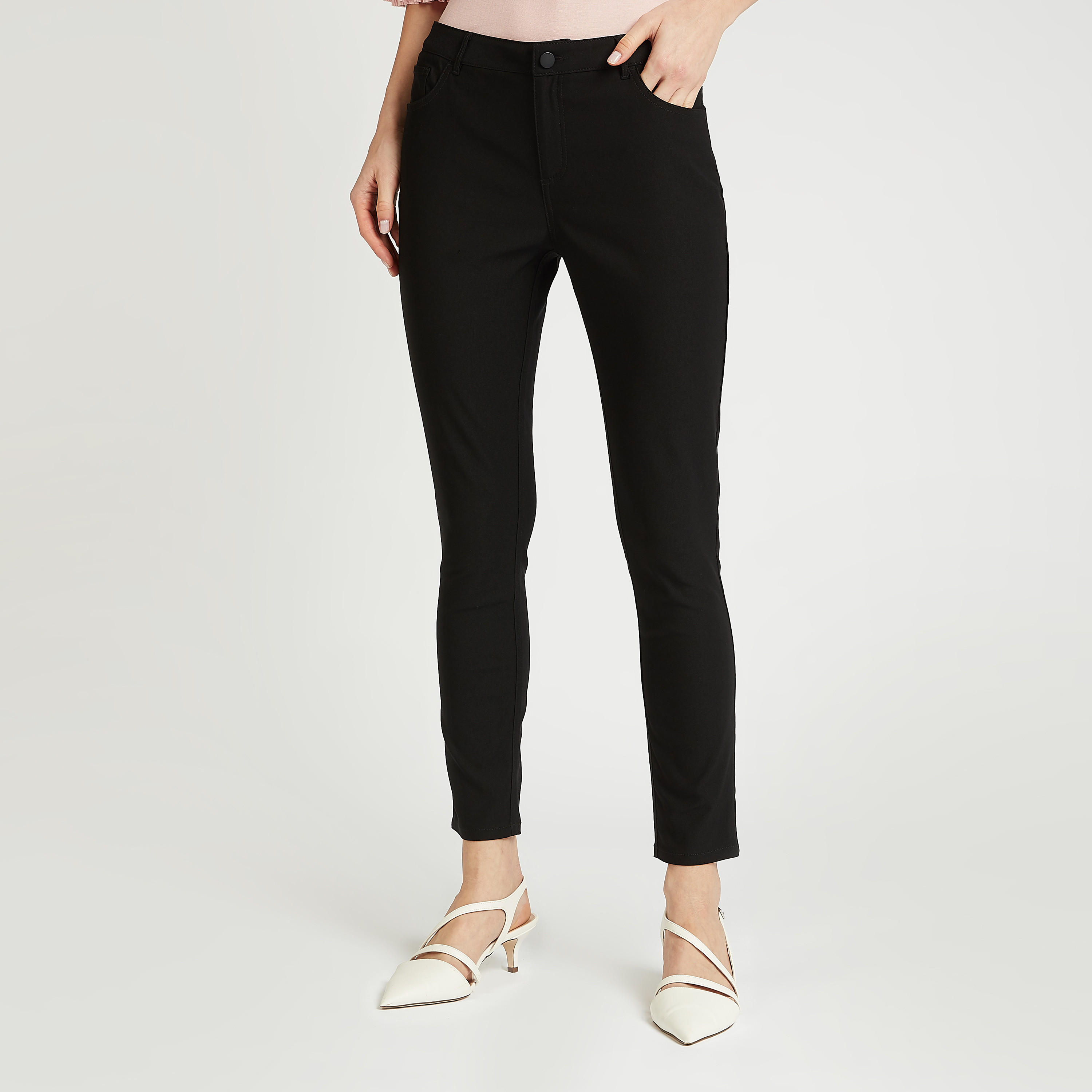بنطلون تريقنز ميدي سليم سادة بخصر متوسط الارتفاع وعراوي وتفاصيل جيوب-women-clothing-bottoms-trousers-image-1