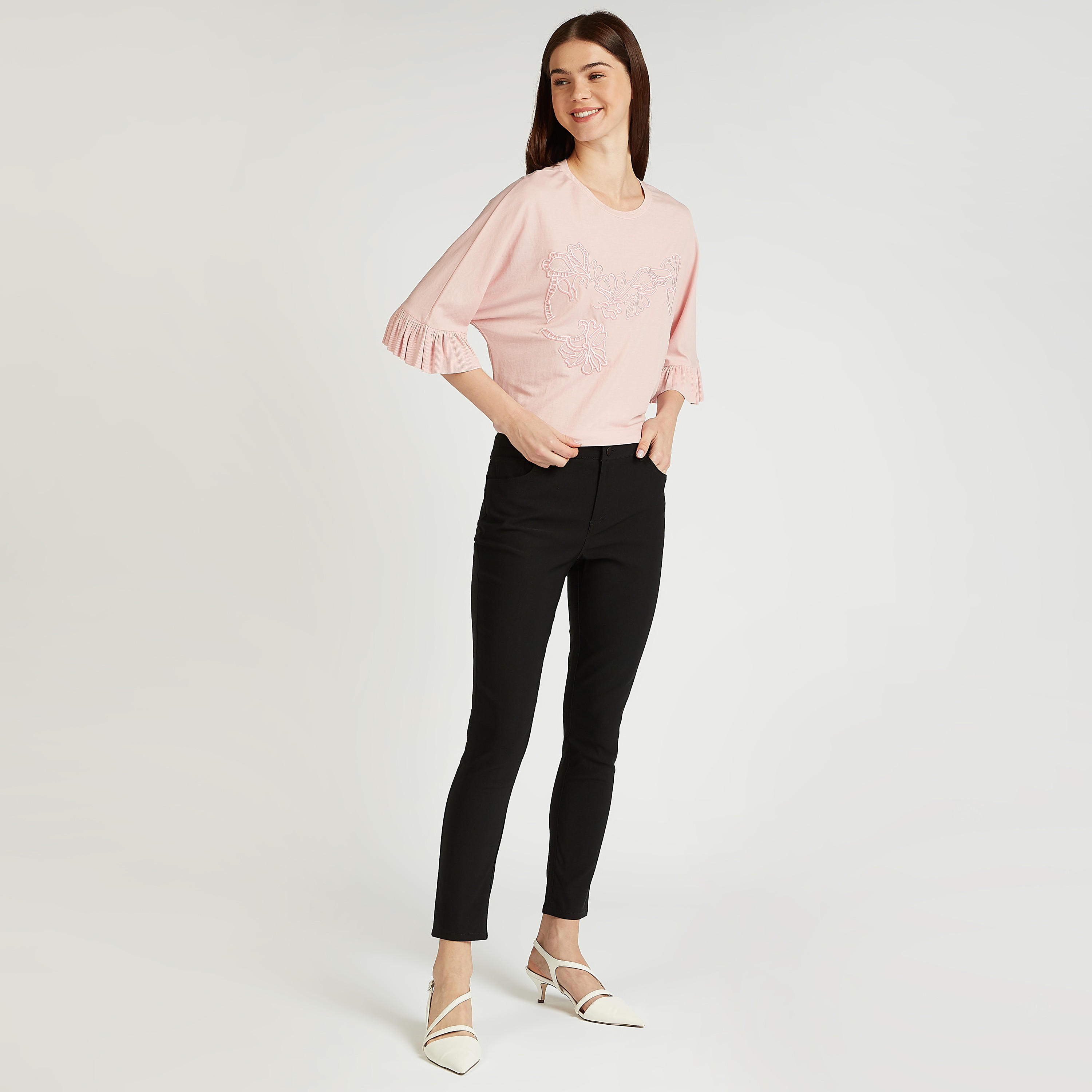 بنطلون تريقنز ميدي سليم سادة بخصر متوسط الارتفاع وعراوي وتفاصيل جيوب-women-clothing-bottoms-trousers-image-2