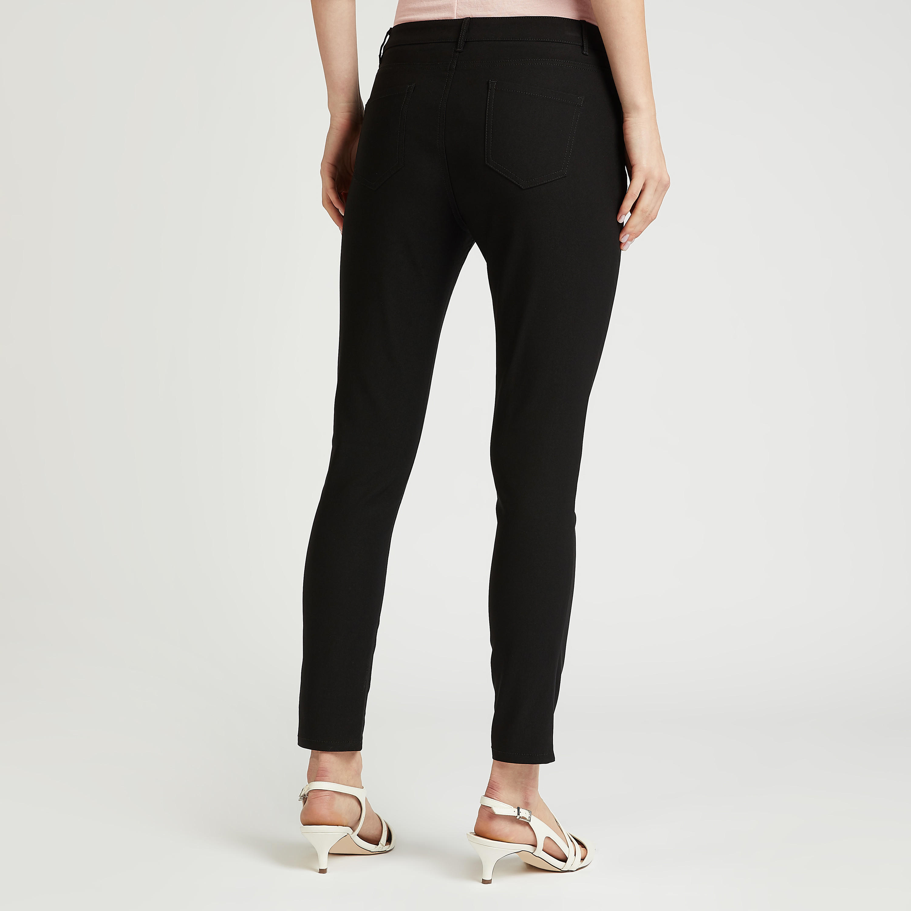 بنطلون تريقنز ميدي سليم سادة بخصر متوسط الارتفاع وعراوي وتفاصيل جيوب-women-clothing-bottoms-trousers-image-4