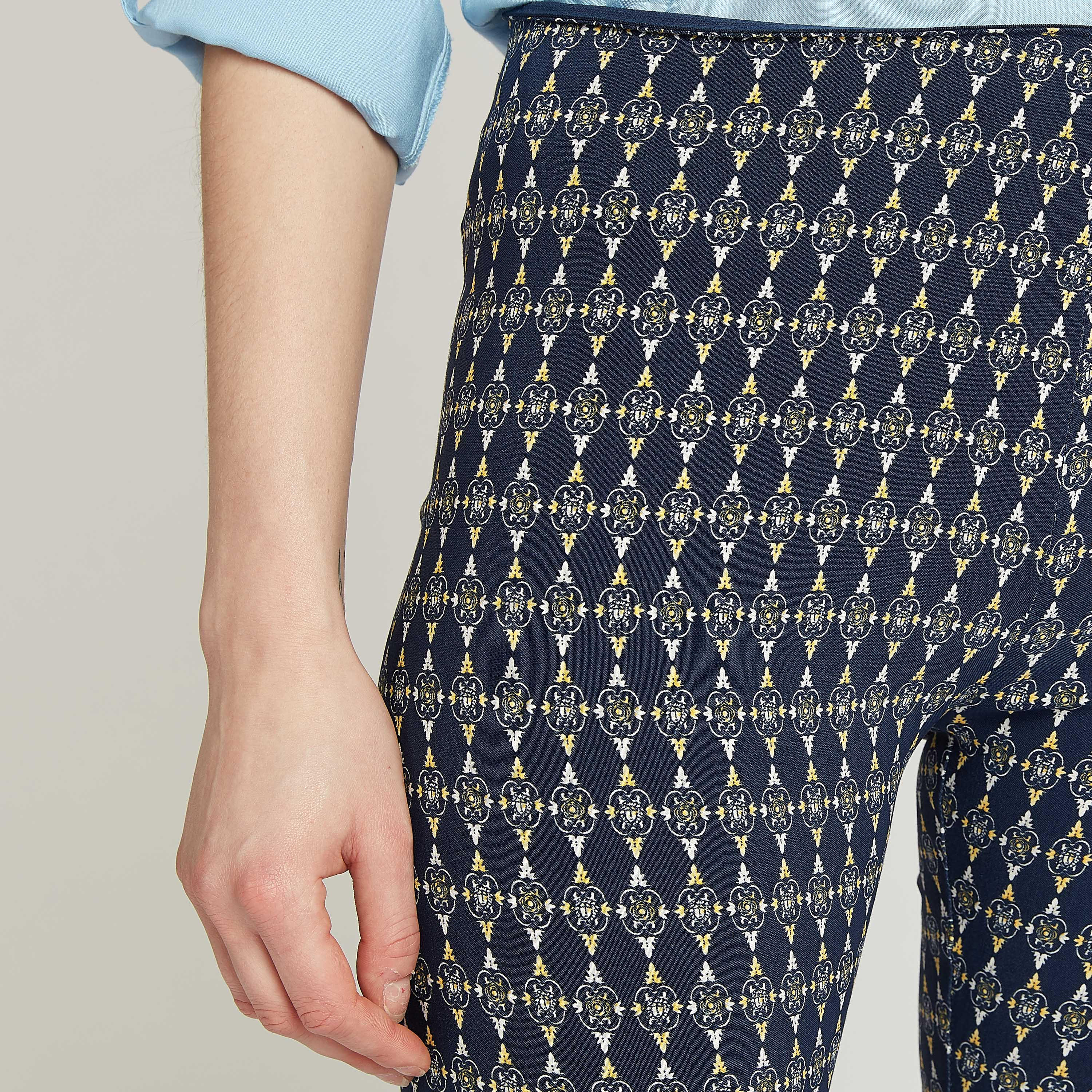 بنطلون تريقنز سليم قصير بخصر مطاطي متوسط الارتفاع وطبعات-women-clothing-bottoms-trousers-image-3
