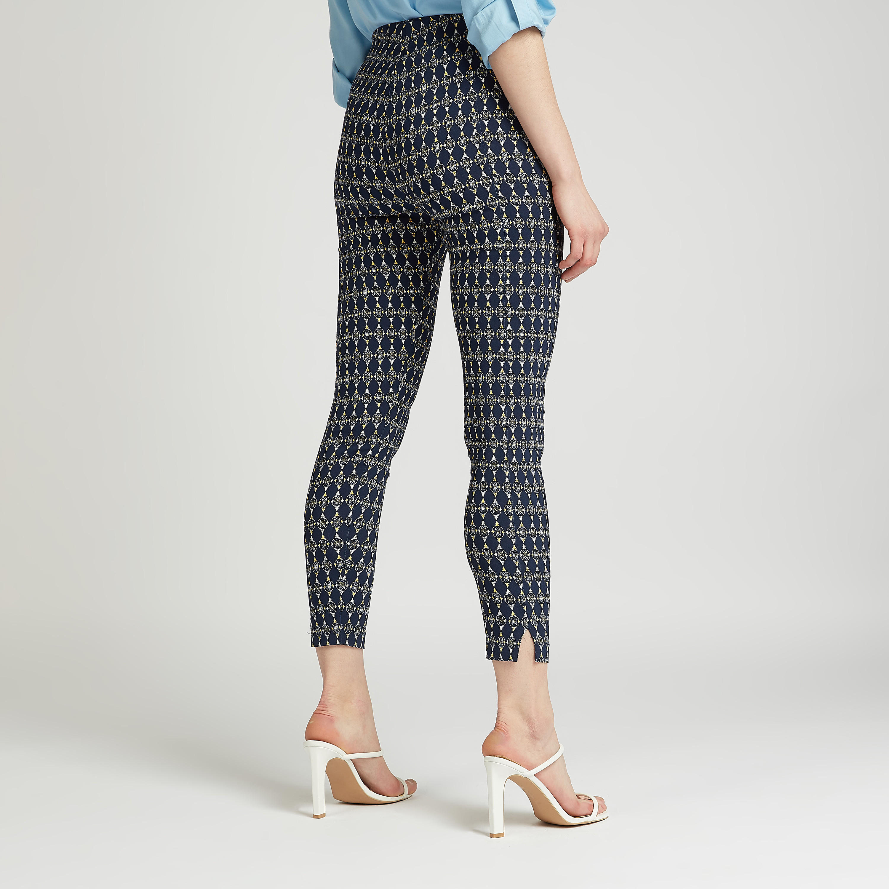 بنطلون تريقنز سليم قصير بخصر مطاطي متوسط الارتفاع وطبعات-women-clothing-bottoms-trousers-image-4