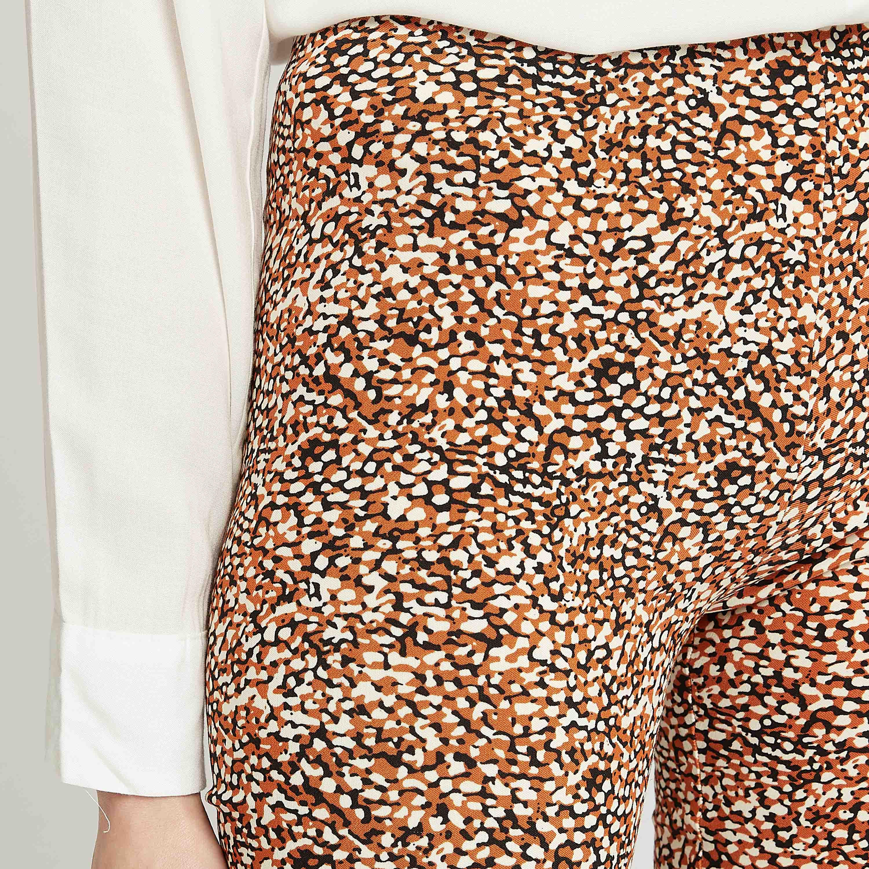 بنطلون ليقننز قصير سليم  بخصر مطاطي متوسط الارتفاع وطبعات-women-clothing-bottoms-leggings-image-3