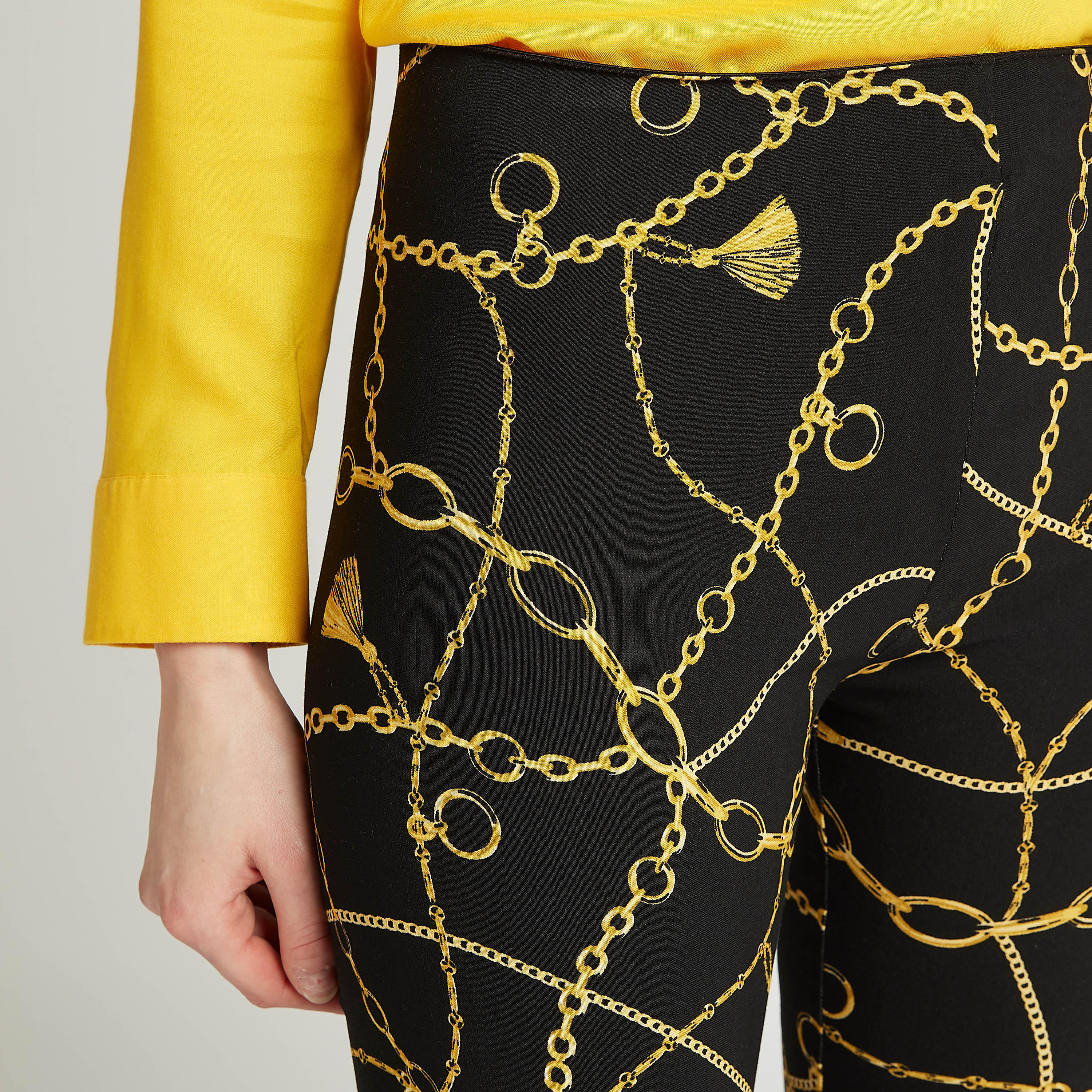 بنطلون تريقنز سليم قصير بخصر مطاطي متوسط الارتفاع وطبعات-women-clothing-bottoms-trousers-image-3