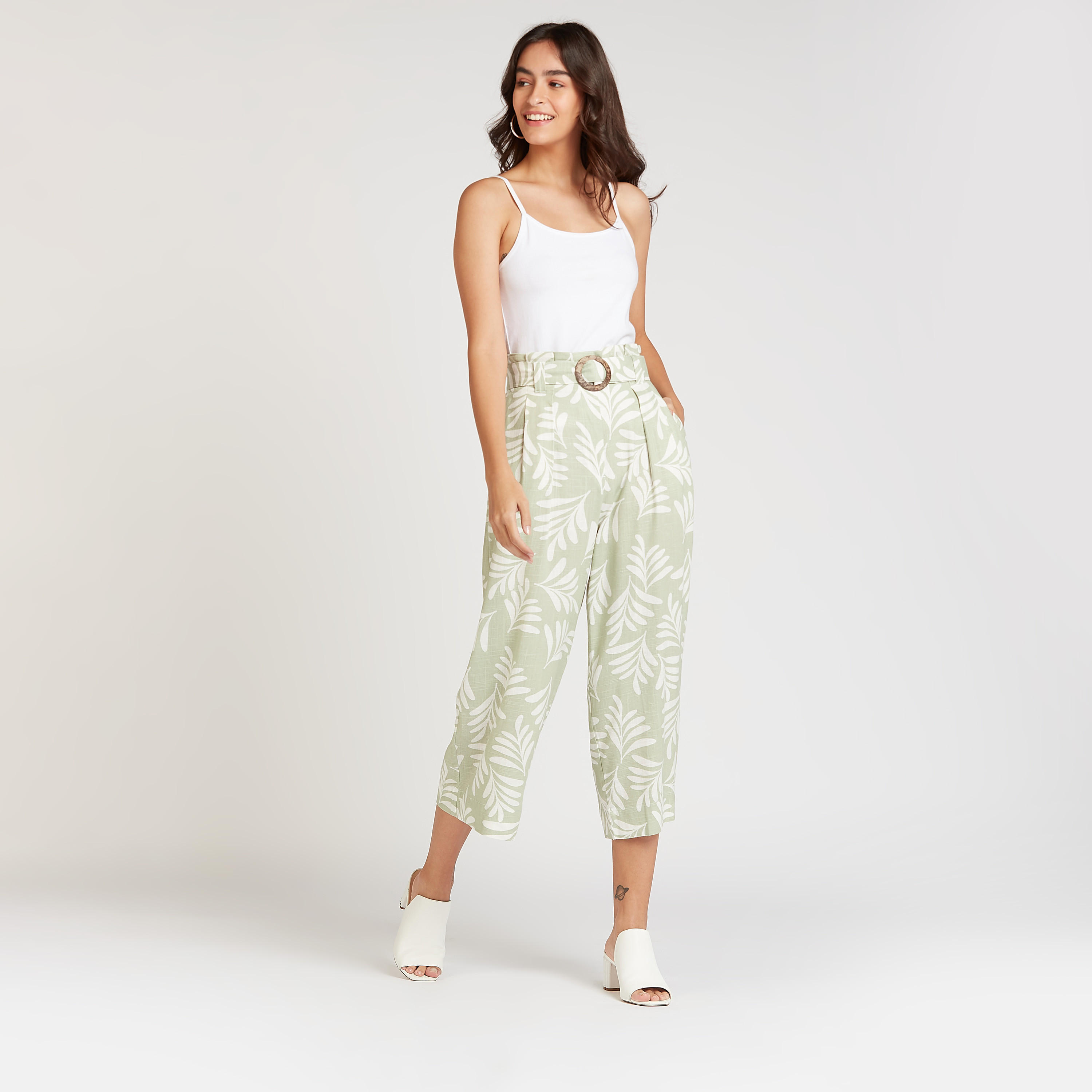بنطلون قصير واسع بخصرمتوسط الارتفاع بجيوب وأربطة وطبعات-women-clothing-bottoms-trousers-image-3