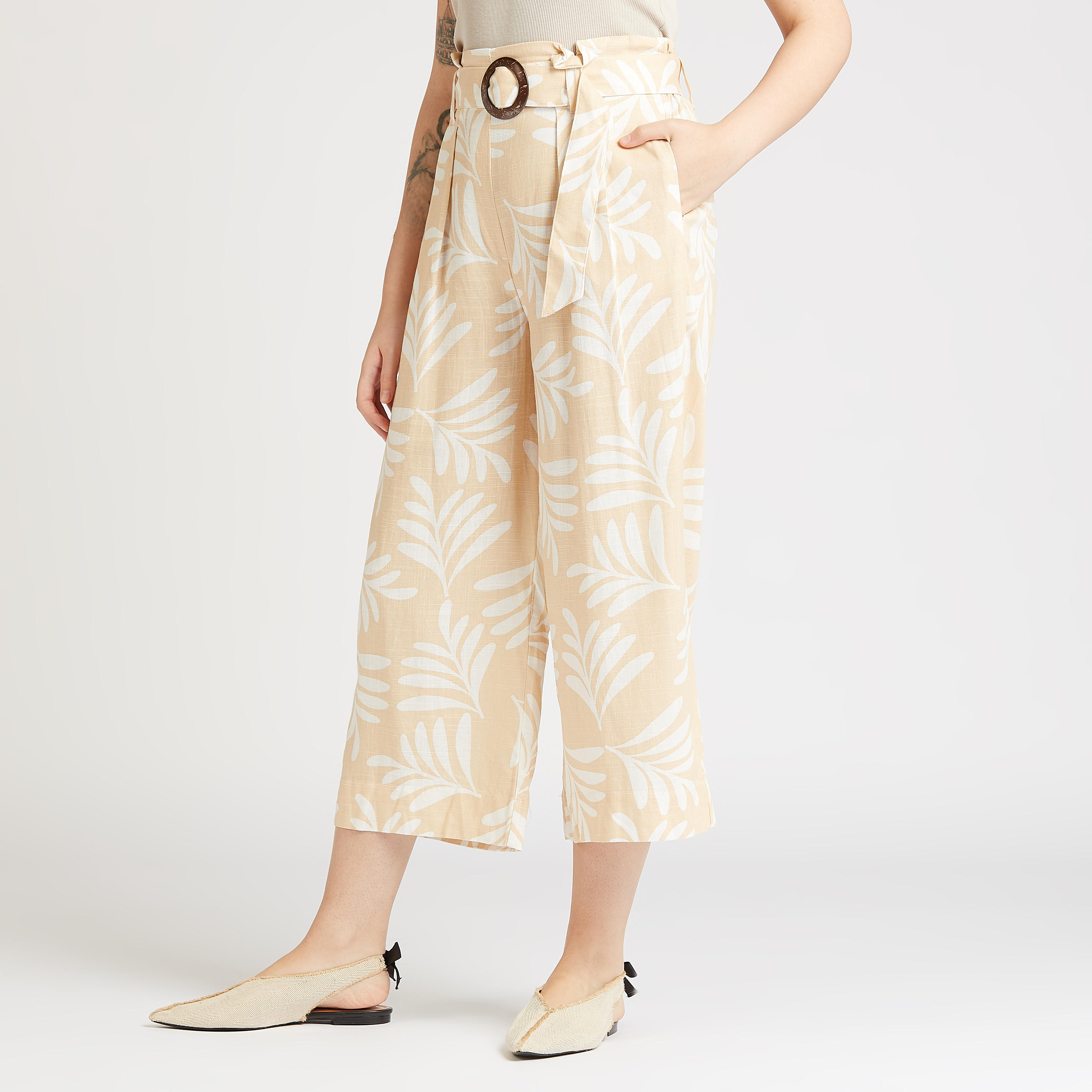 بنطلون قصير واسع بخصرمتوسط الارتفاع بجيوب وأربطة وطبعات-women-clothing-bottoms-trousers-image-1
