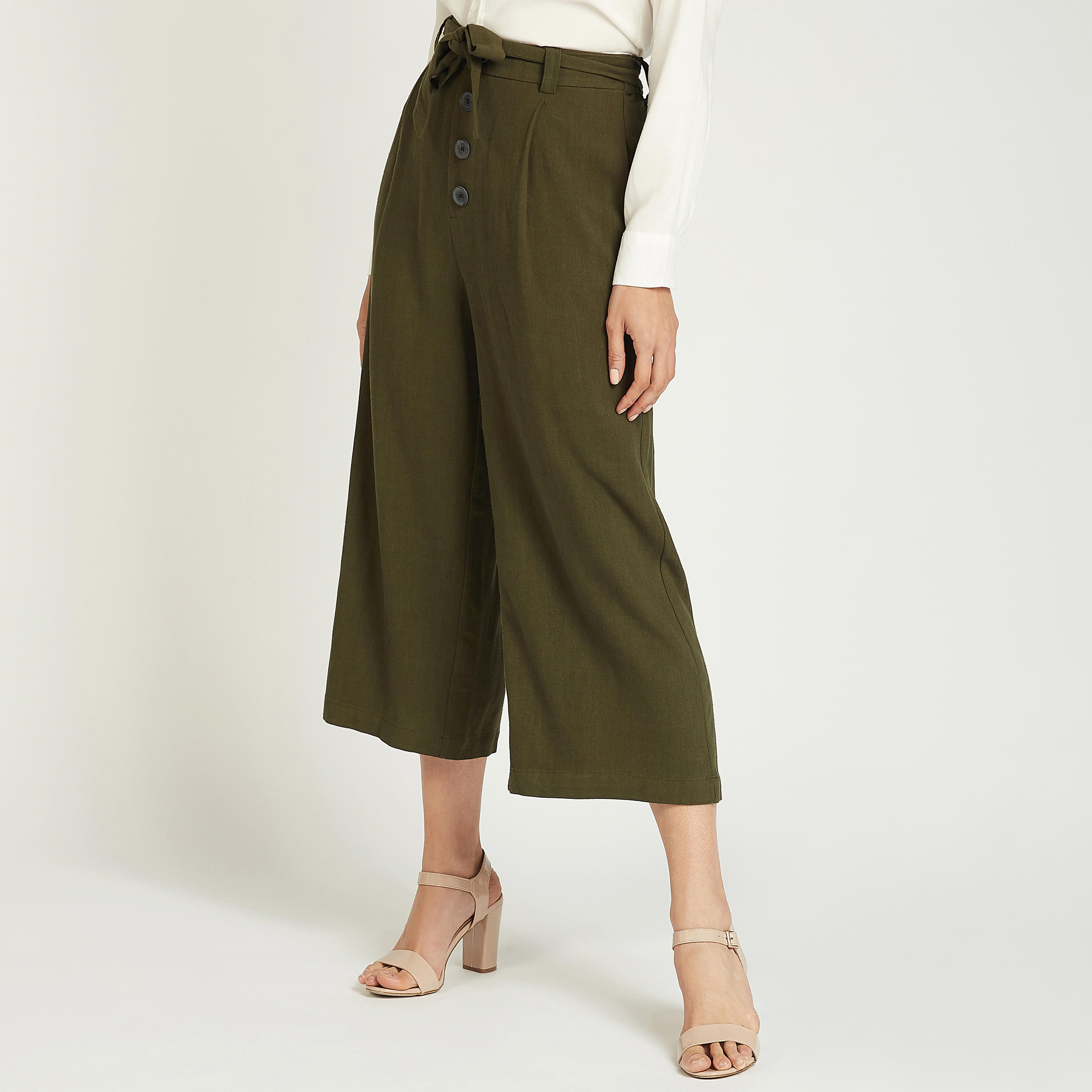 بنطلون قصير سادة بقصة واسعة وجيوب-women-clothing-bottoms-trousers-image-1