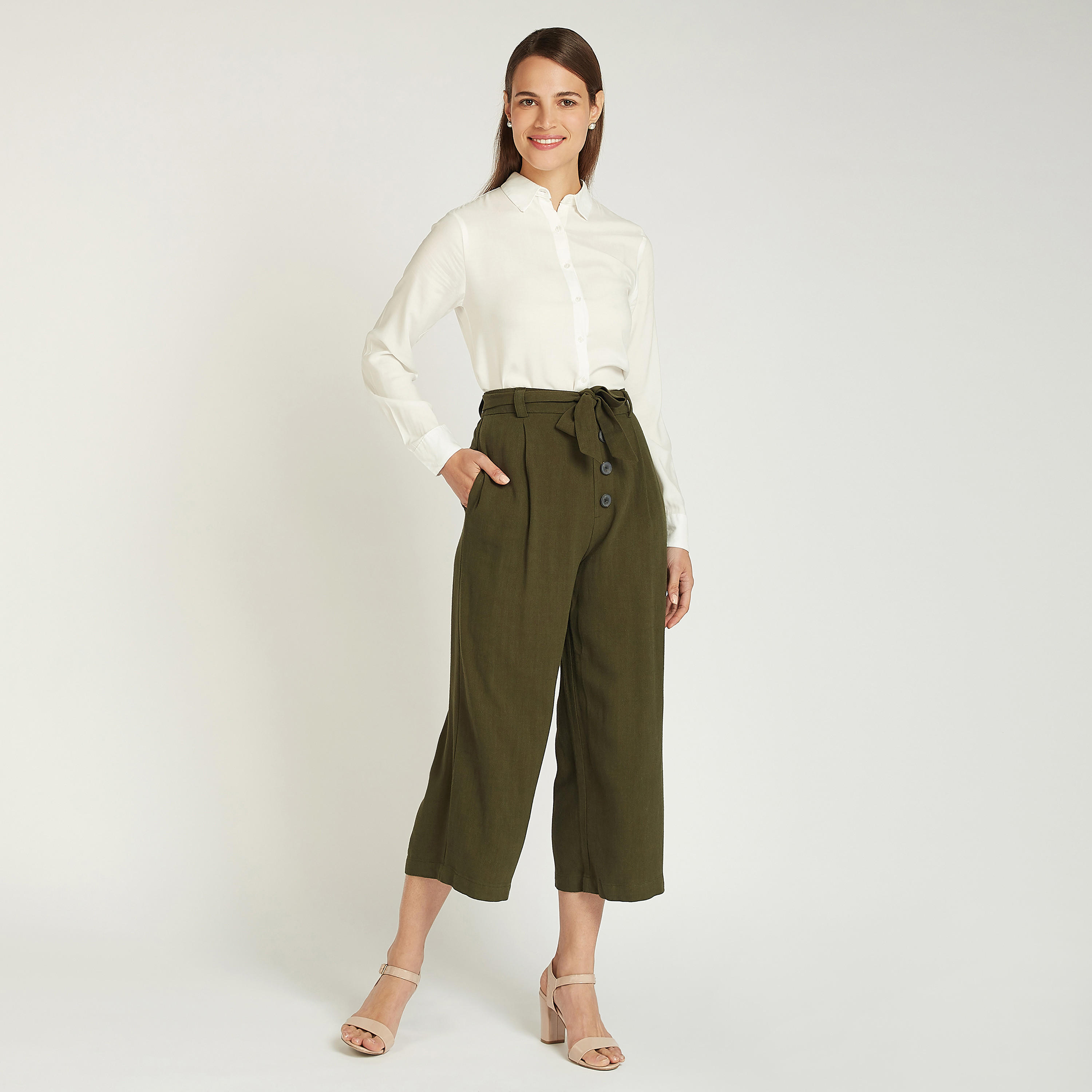 بنطلون قصير سادة بقصة واسعة وجيوب-women-clothing-bottoms-trousers-image-2