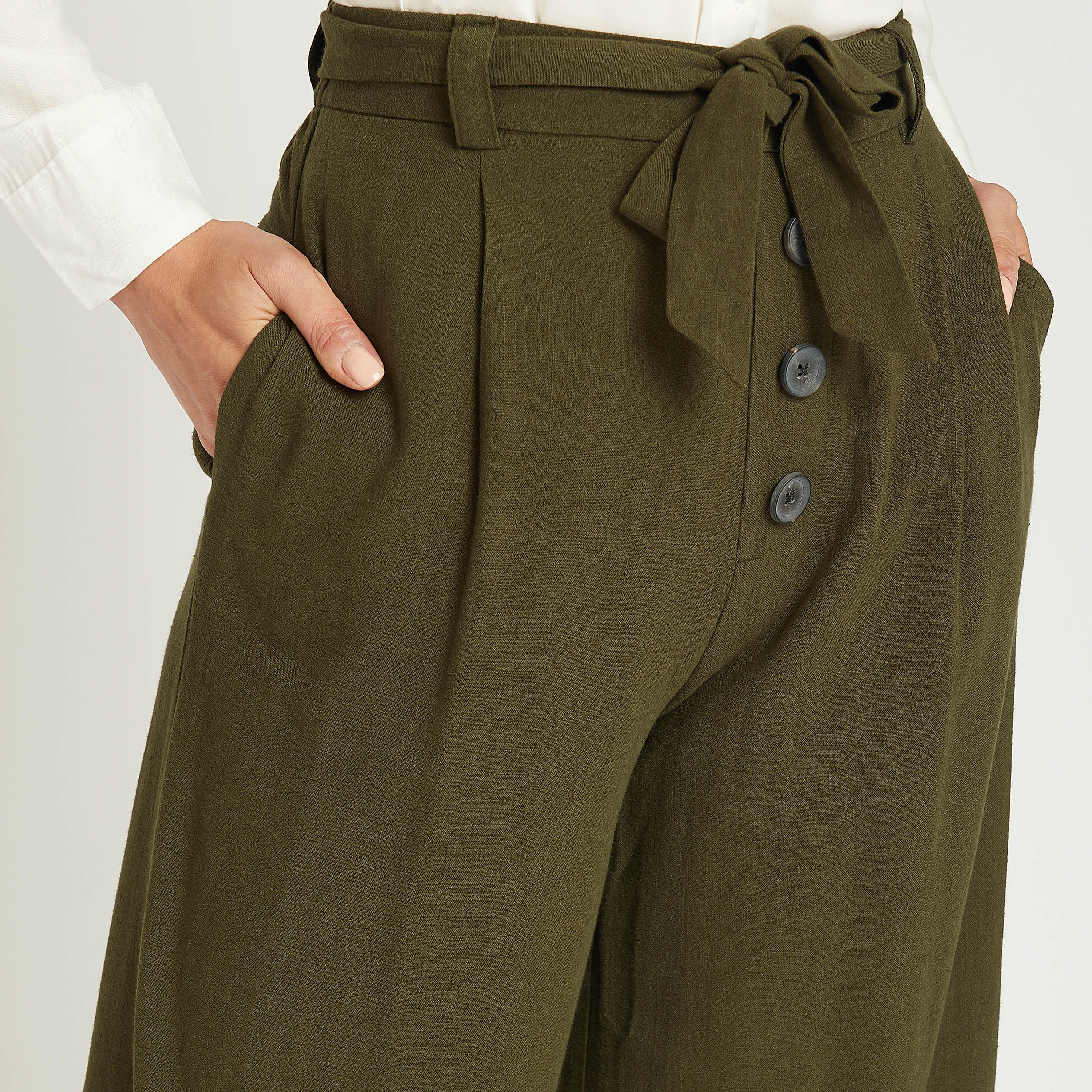 بنطلون قصير سادة بقصة واسعة وجيوب-women-clothing-bottoms-trousers-image-3