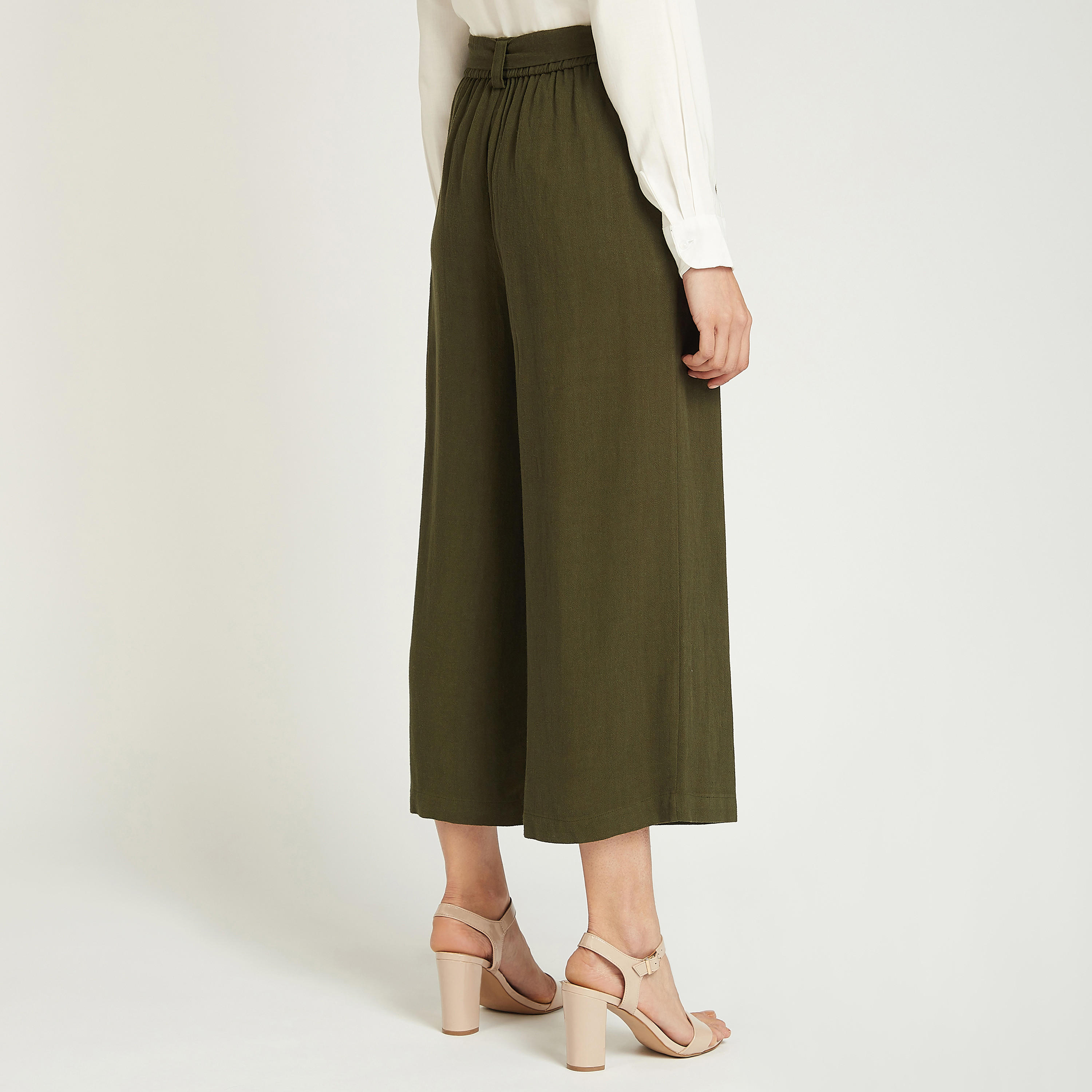 بنطلون قصير سادة بقصة واسعة وجيوب-women-clothing-bottoms-trousers-image-4