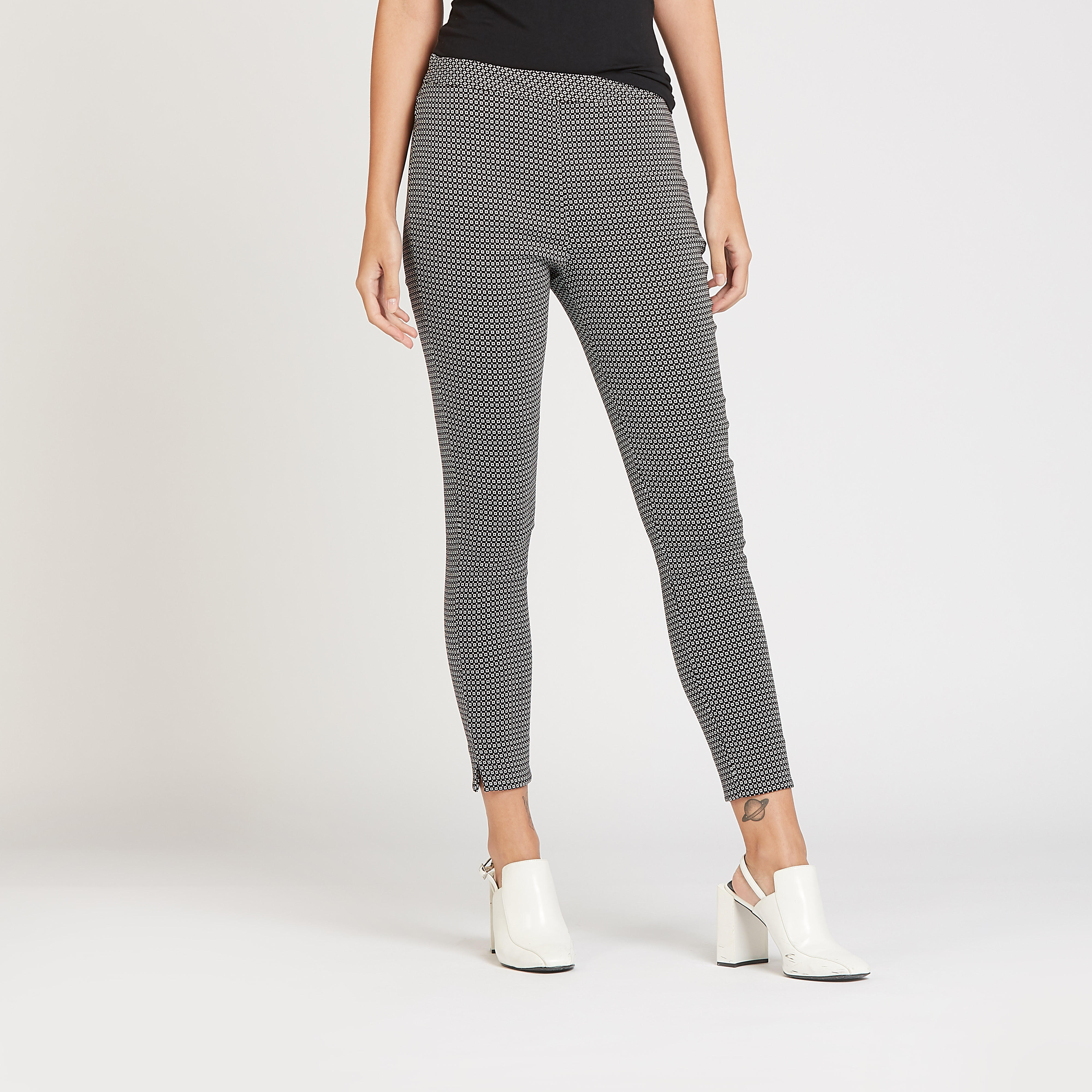 بنطلون تريقنز بخصر مطّاطي وطبعات-women-clothing-bottoms-trousers-image-1