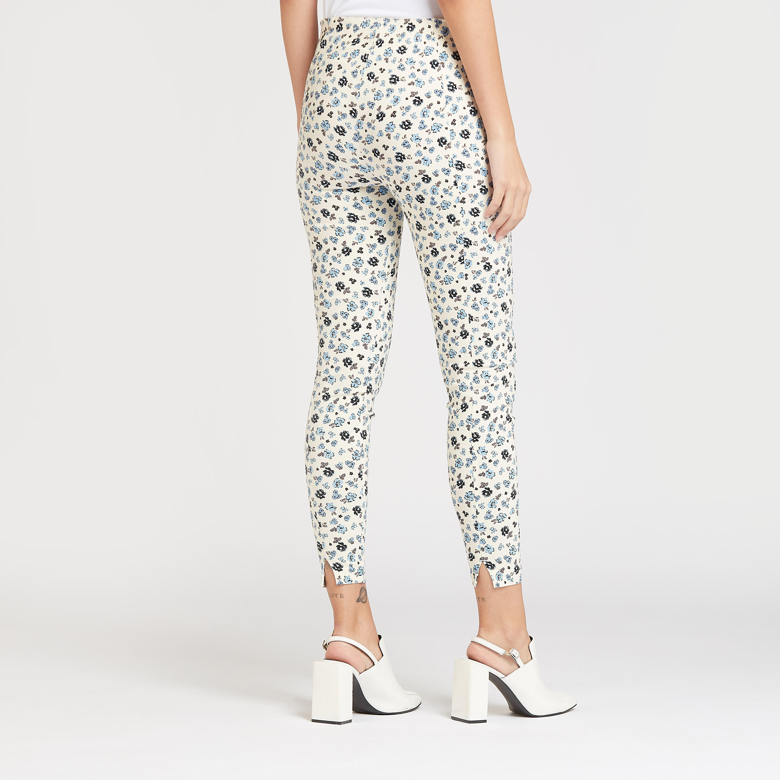 بنطلون بخصر مطّاطي وطبعات-women-clothing-bottoms-trousers-image-1