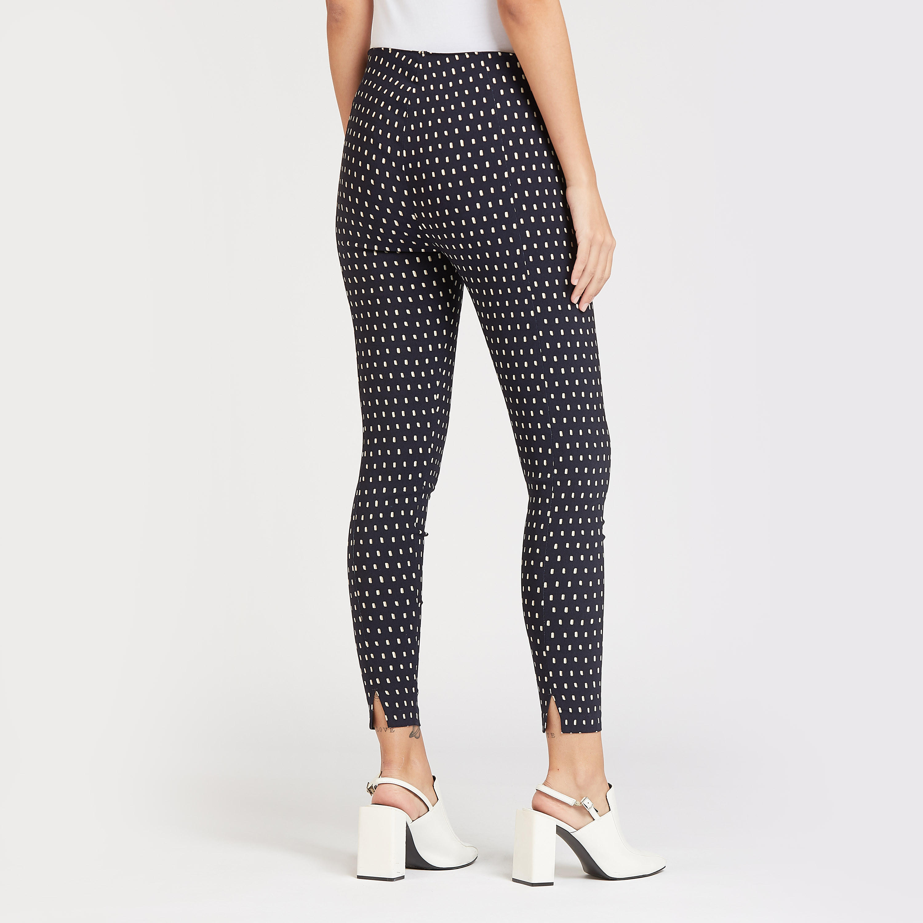 بنطلون بخصر مطّاطي وطبعات-women-clothing-bottoms-trousers-image-1