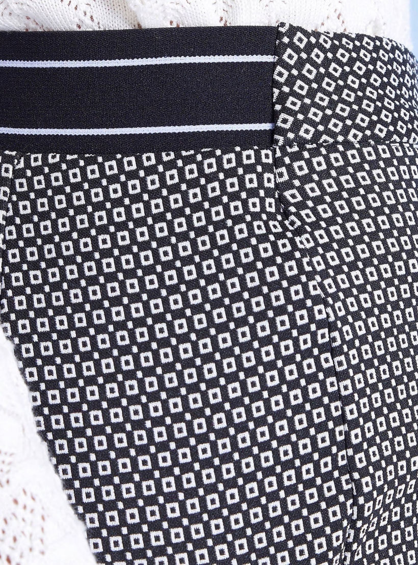 بنطلون بقصة سليم بخصر مطاطي متوسّط الارتفاع وبطبعات-women-clothing-bottoms-trousers-image-3